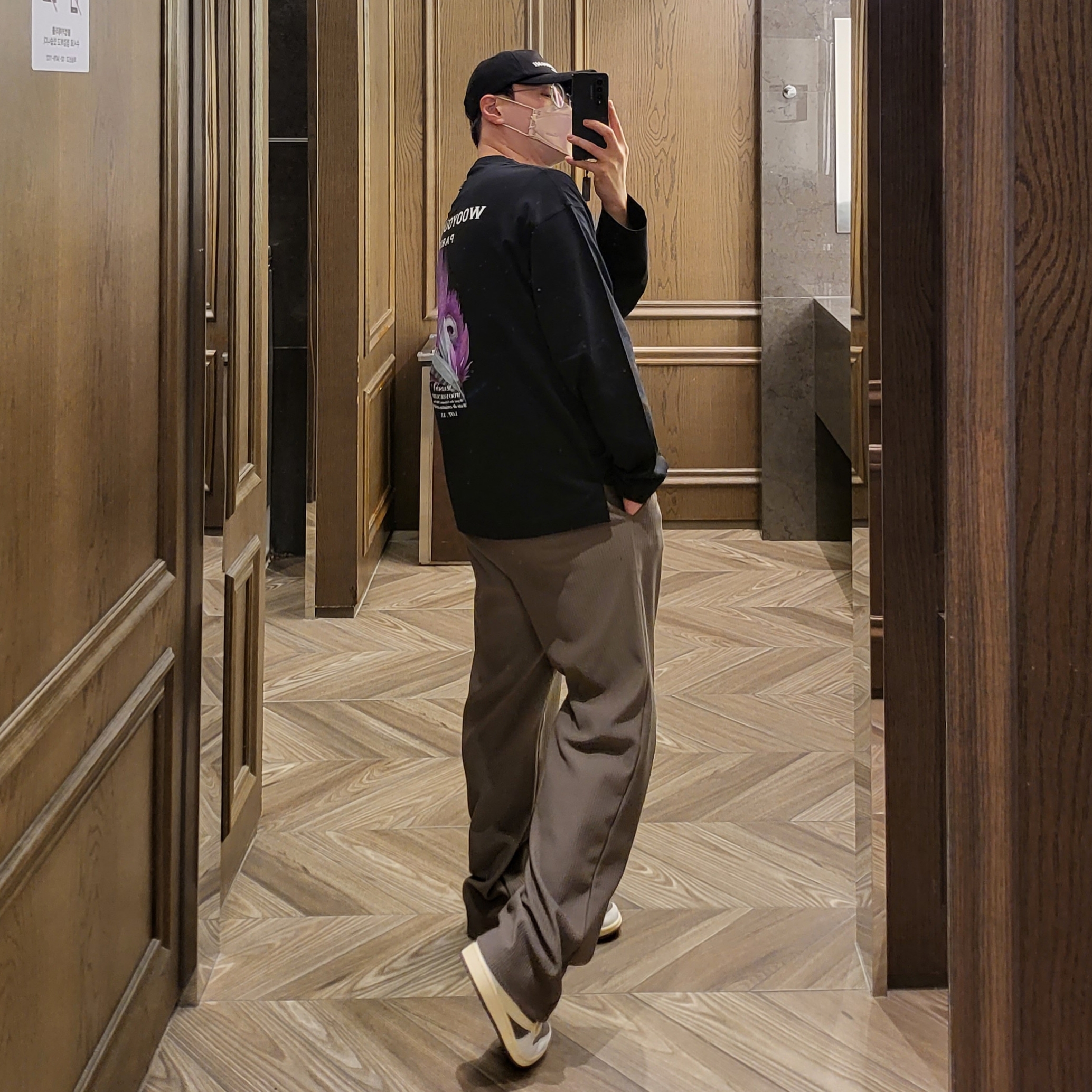 Wooyoungmi Embroidered Ball Cap Black - 23SS, Wooyoungmi Feather Long Sleeve T-Shirt Black - 23SS 착용 스타일 - 2