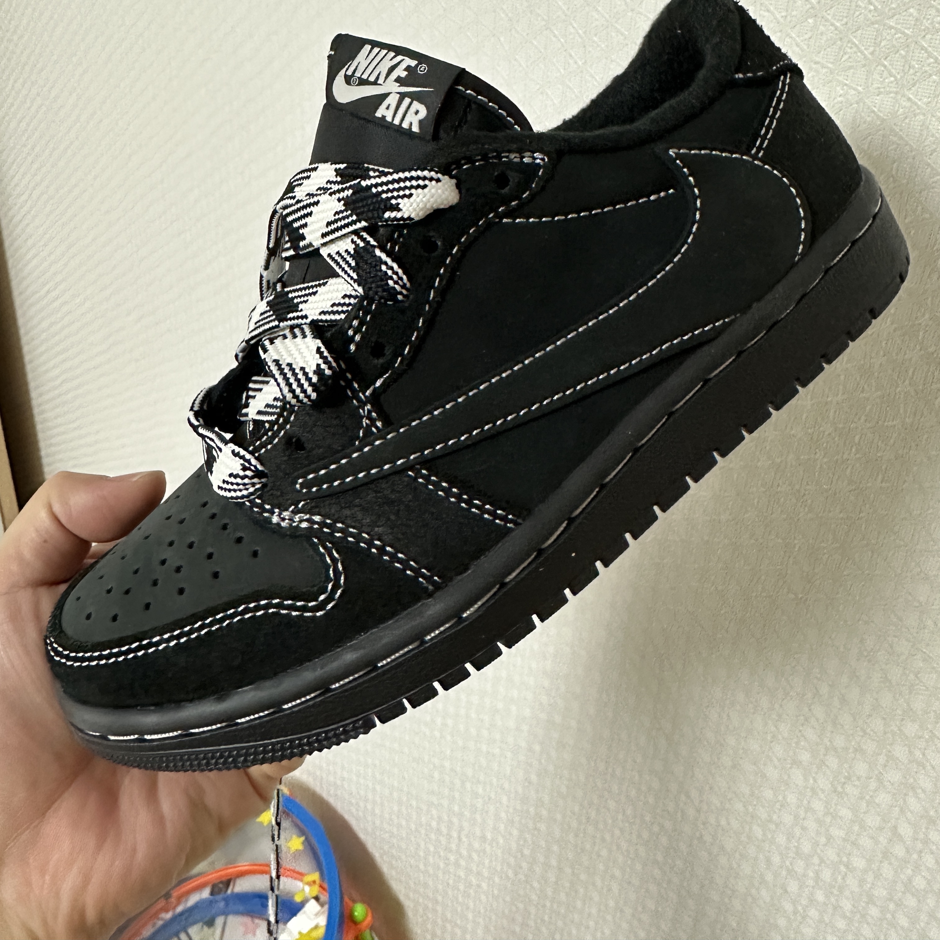 Jordan 1 x Travis Scott Retro Low OG SP Black Phantom 착용 스타일 - 1