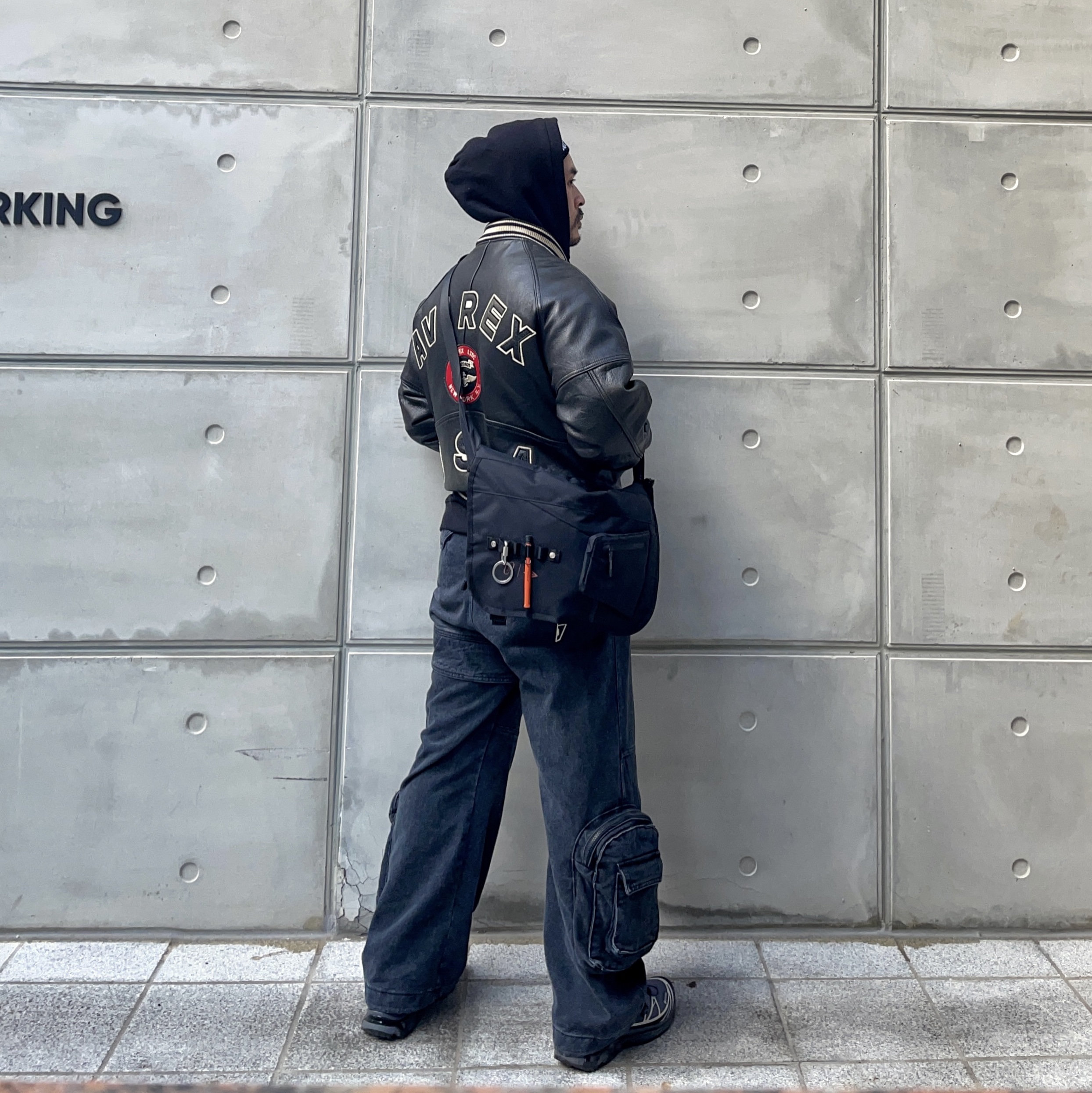Salomon XT-6 Gore-Tex Black Ebony, Undermycar x Umbro Messenger Bag Black 착용 스타일 - 3
