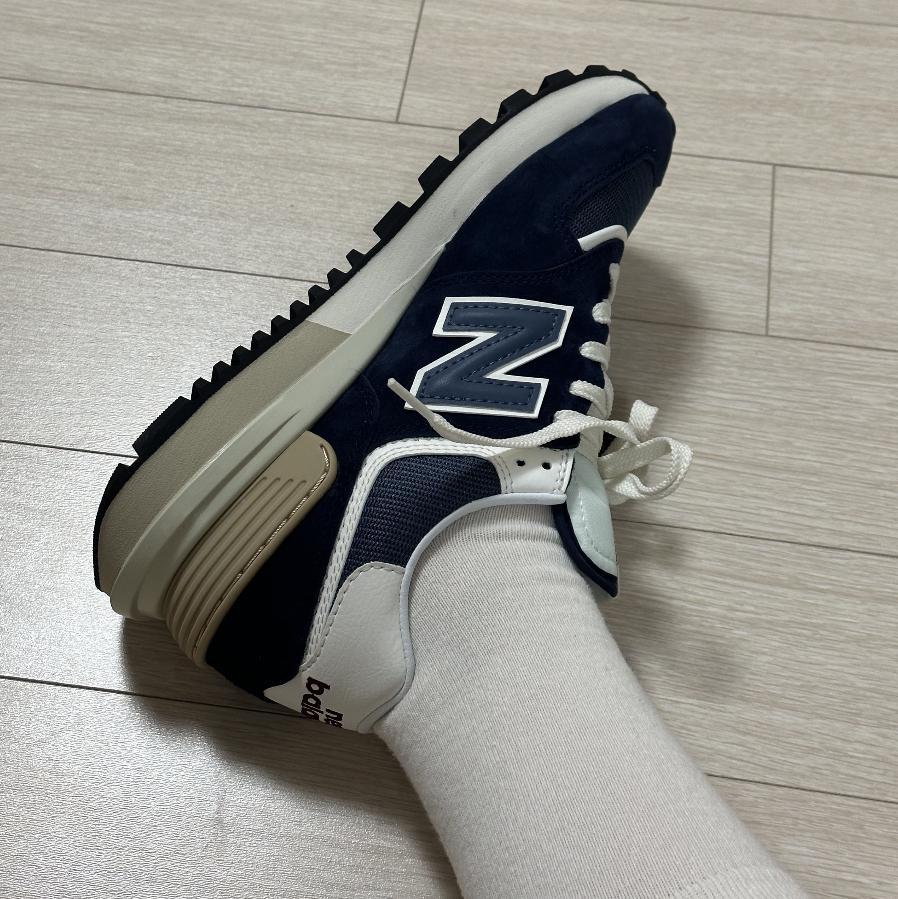 New Balance 574 Legacy Navy 착용 스타일