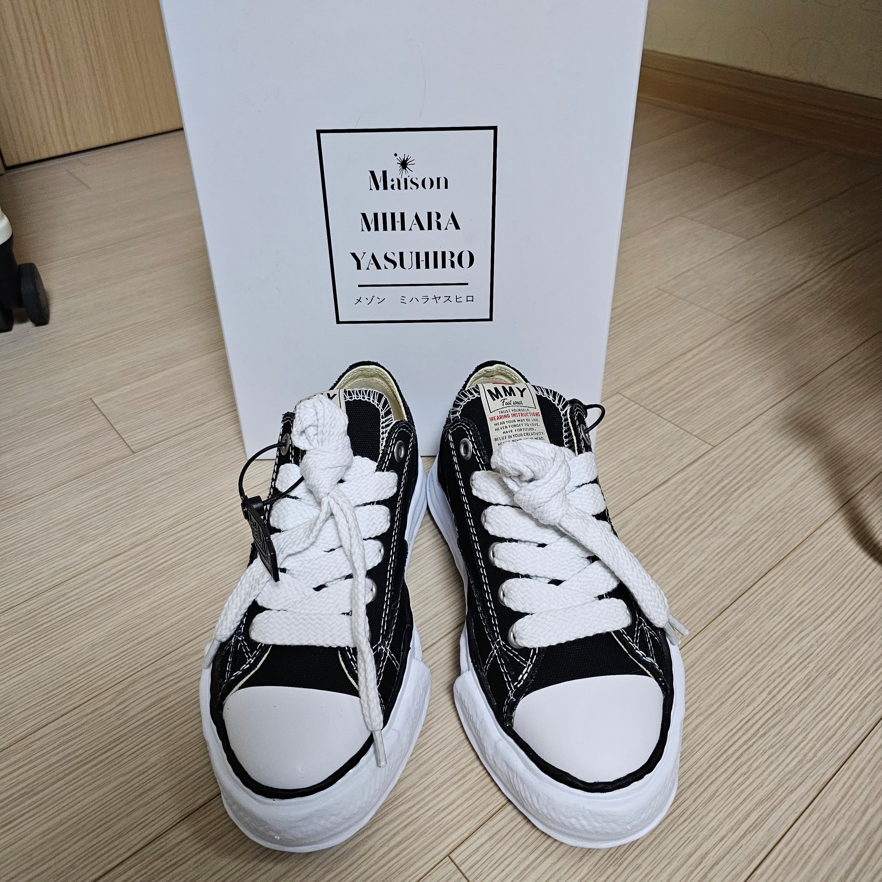 Maison Mihara Yasuhiro Peterson OG Sole Canvas Low Sneakers Black 착용 스타일 - 2