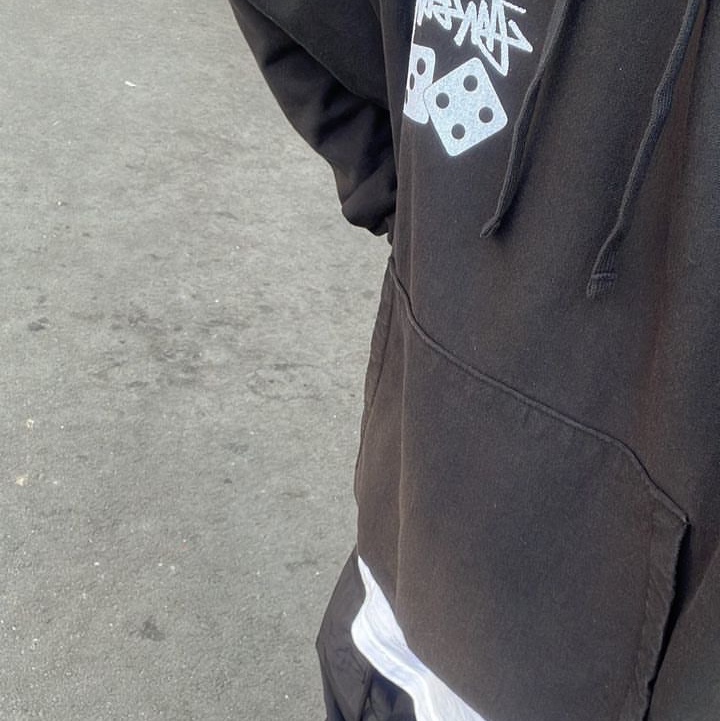 Stussy Dice Pigment Dyed Hoodie Black 착용 스타일