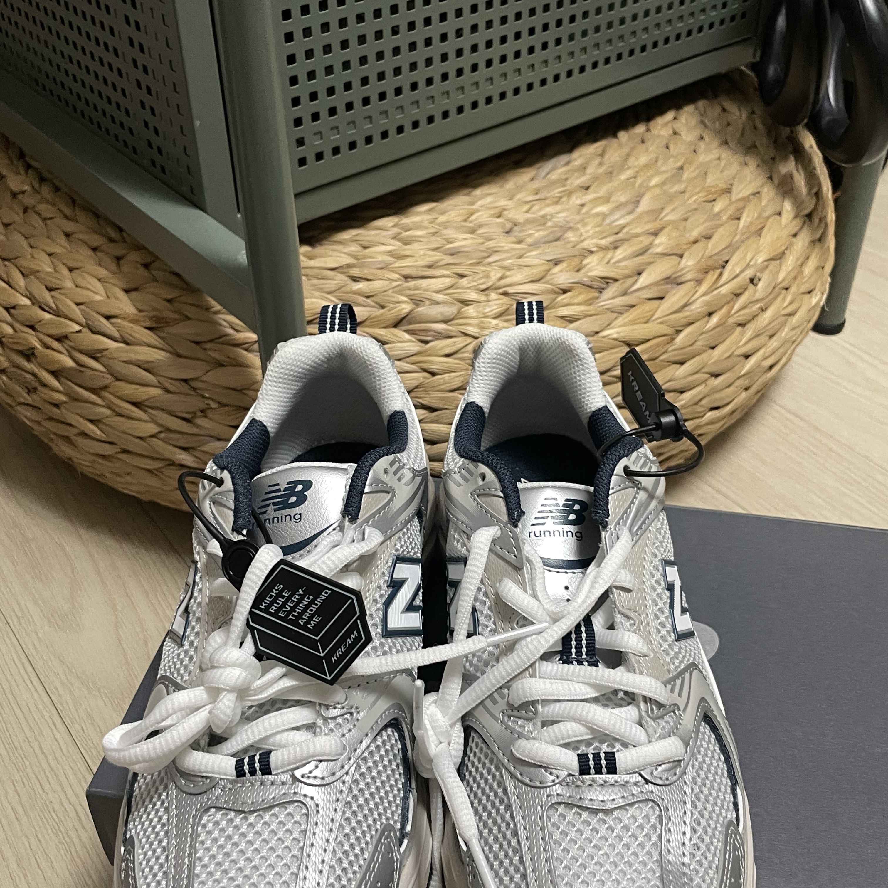New Balance 530 Steel Grey 착용 스타일