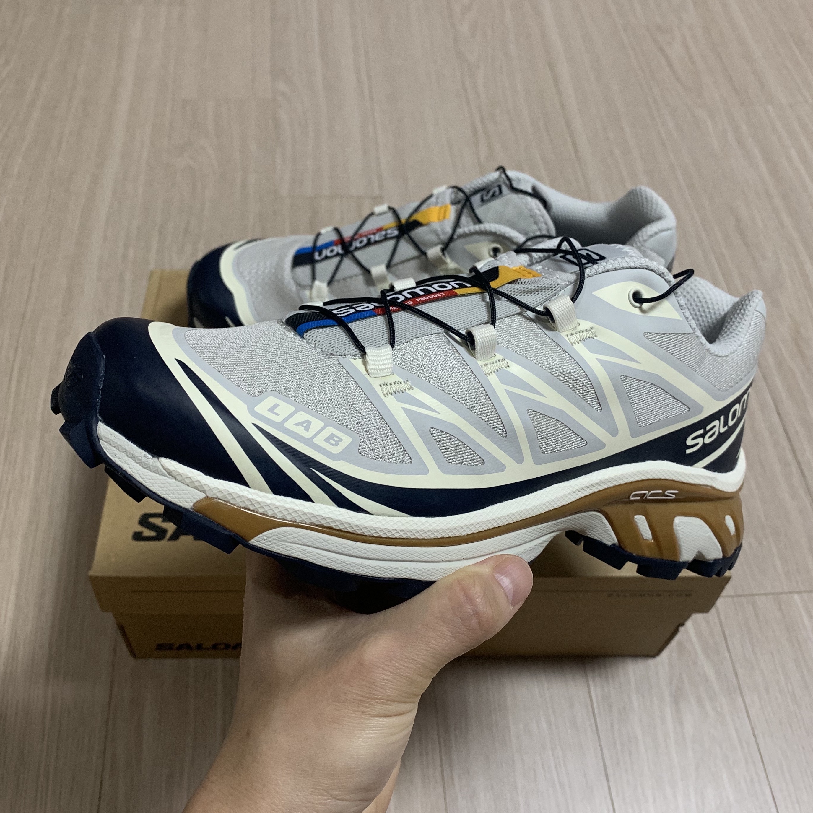 Salomon XT-6 Lunar Rock Dark Sapphire 착용 스타일 - 3
