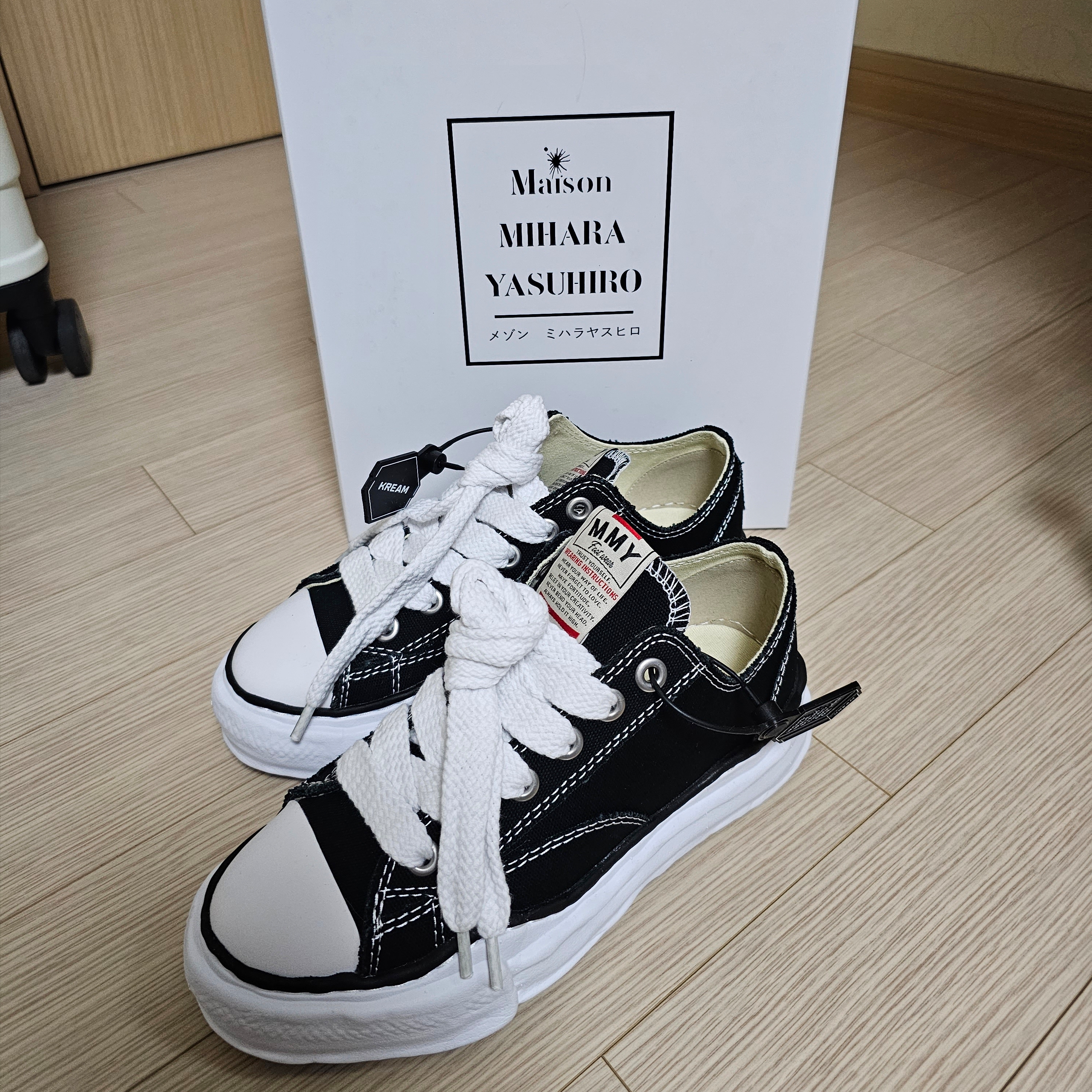 Maison Mihara Yasuhiro Peterson OG Sole Canvas Low Sneakers Black 착용 스타일 - 1