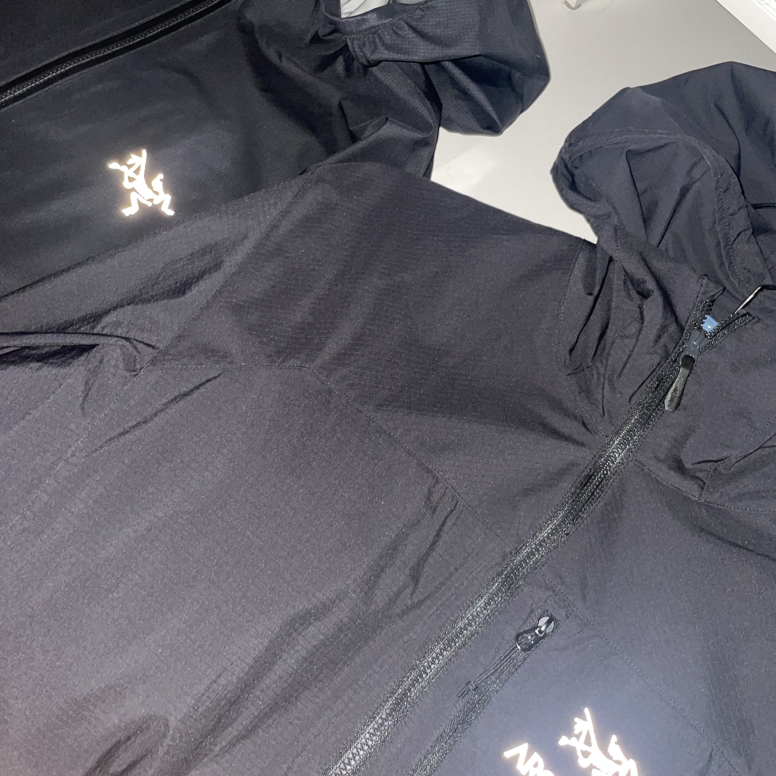 Arc'teryx Squamish Hoody Black, Arc'teryx Norvan LT Hoody Black 착용 스타일