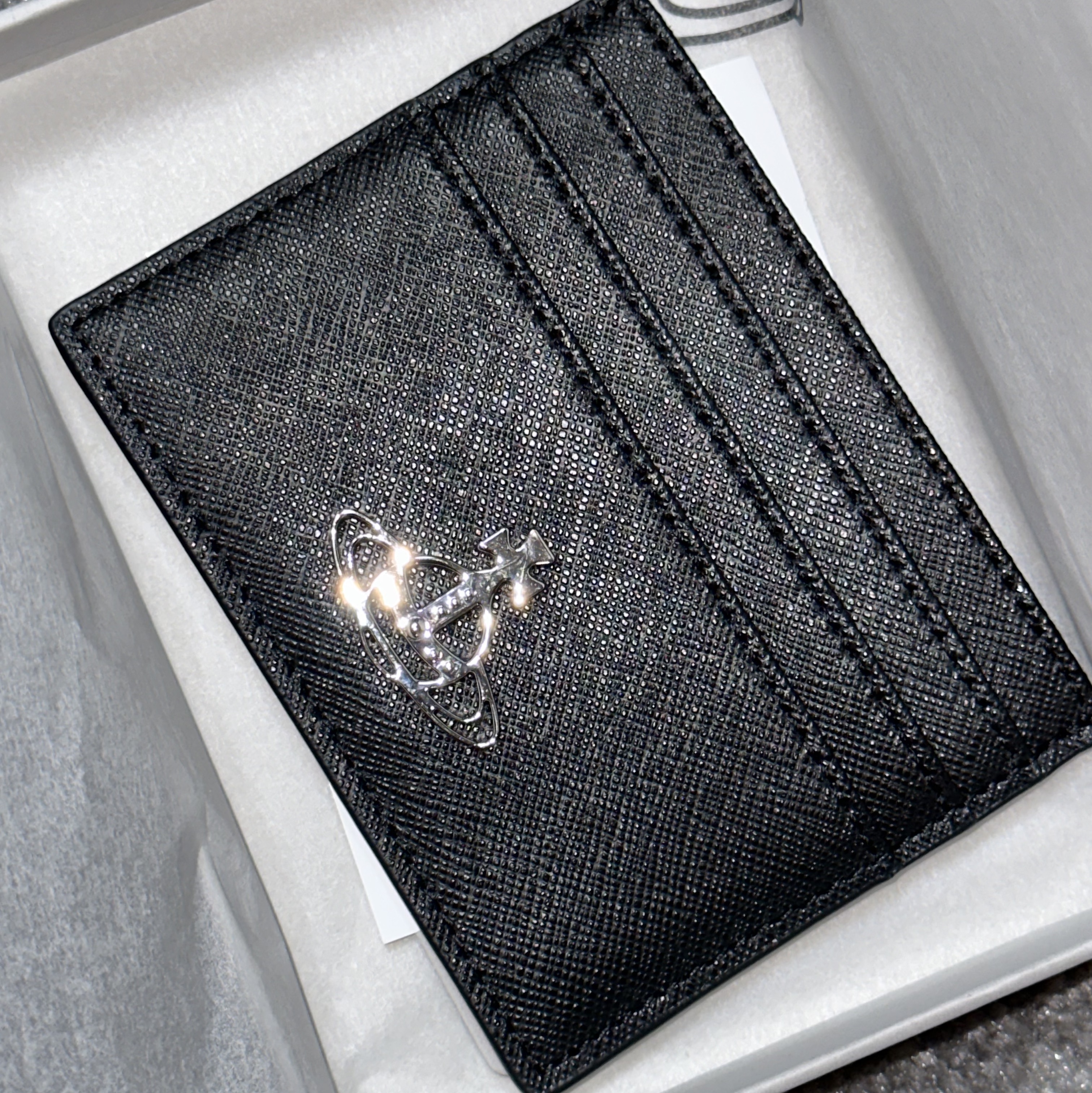 Vivienne Westwood Logo Card Holder Black 착용 스타일