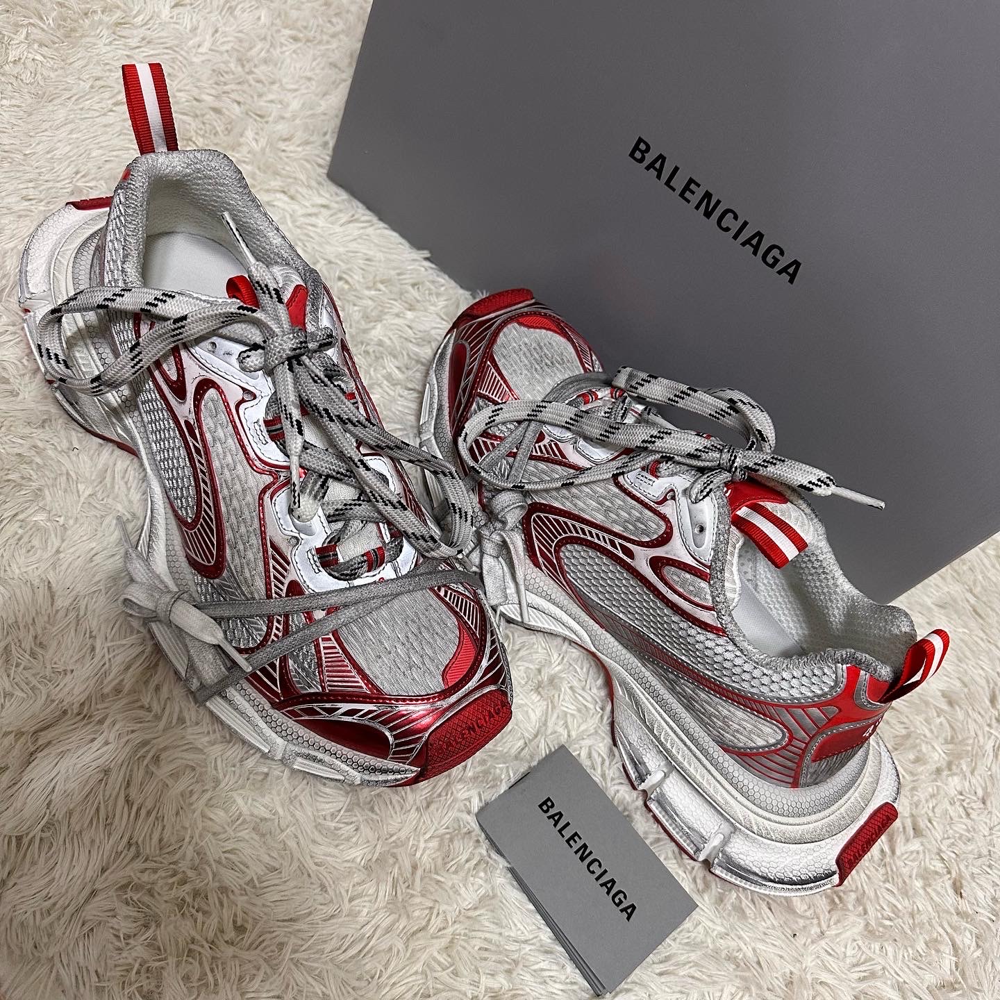 Balenciaga 3XL Sneakers White Red 착용 스타일 - 2