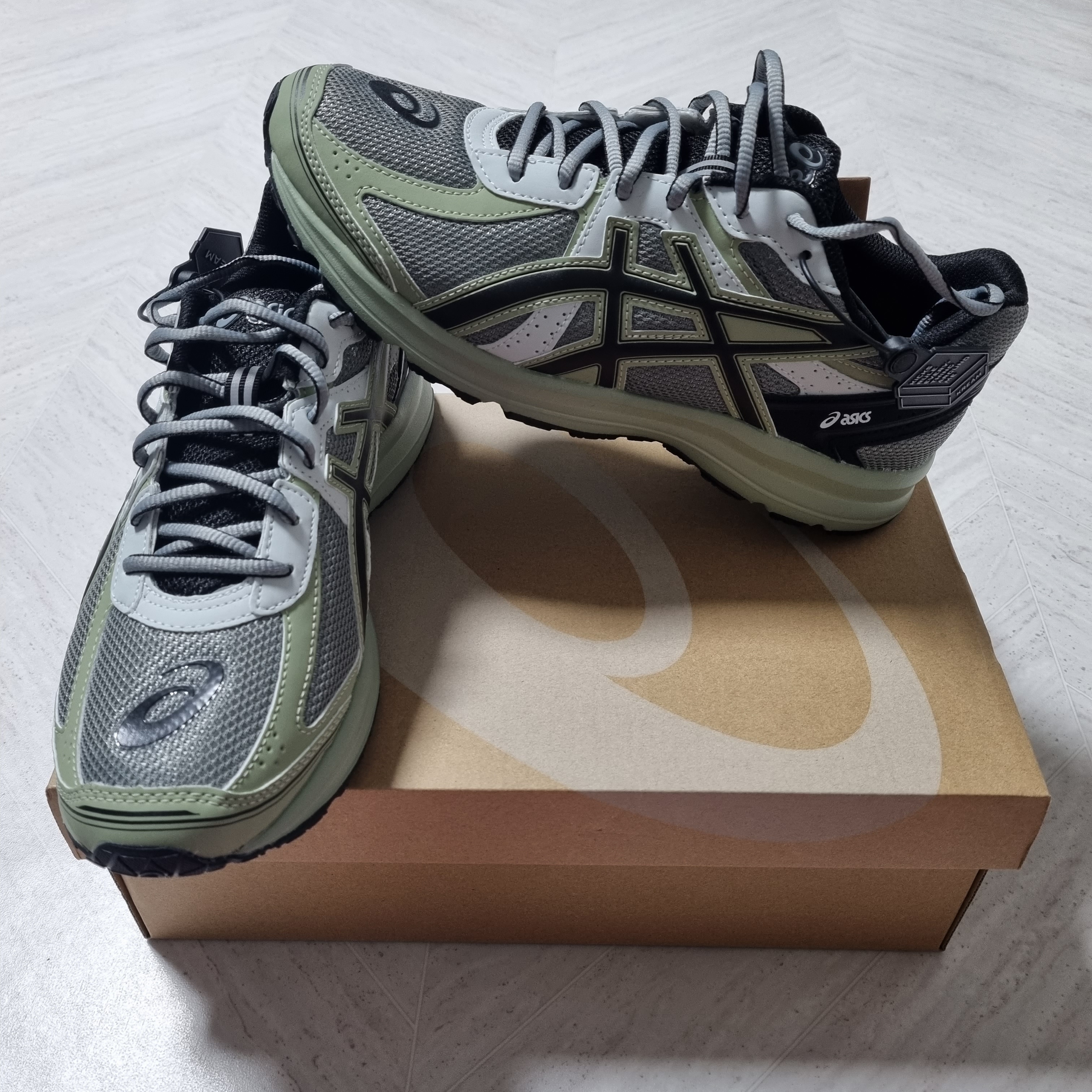 Asics Jog 100 S Sheet Rock - 2E Wide 착용 스타일