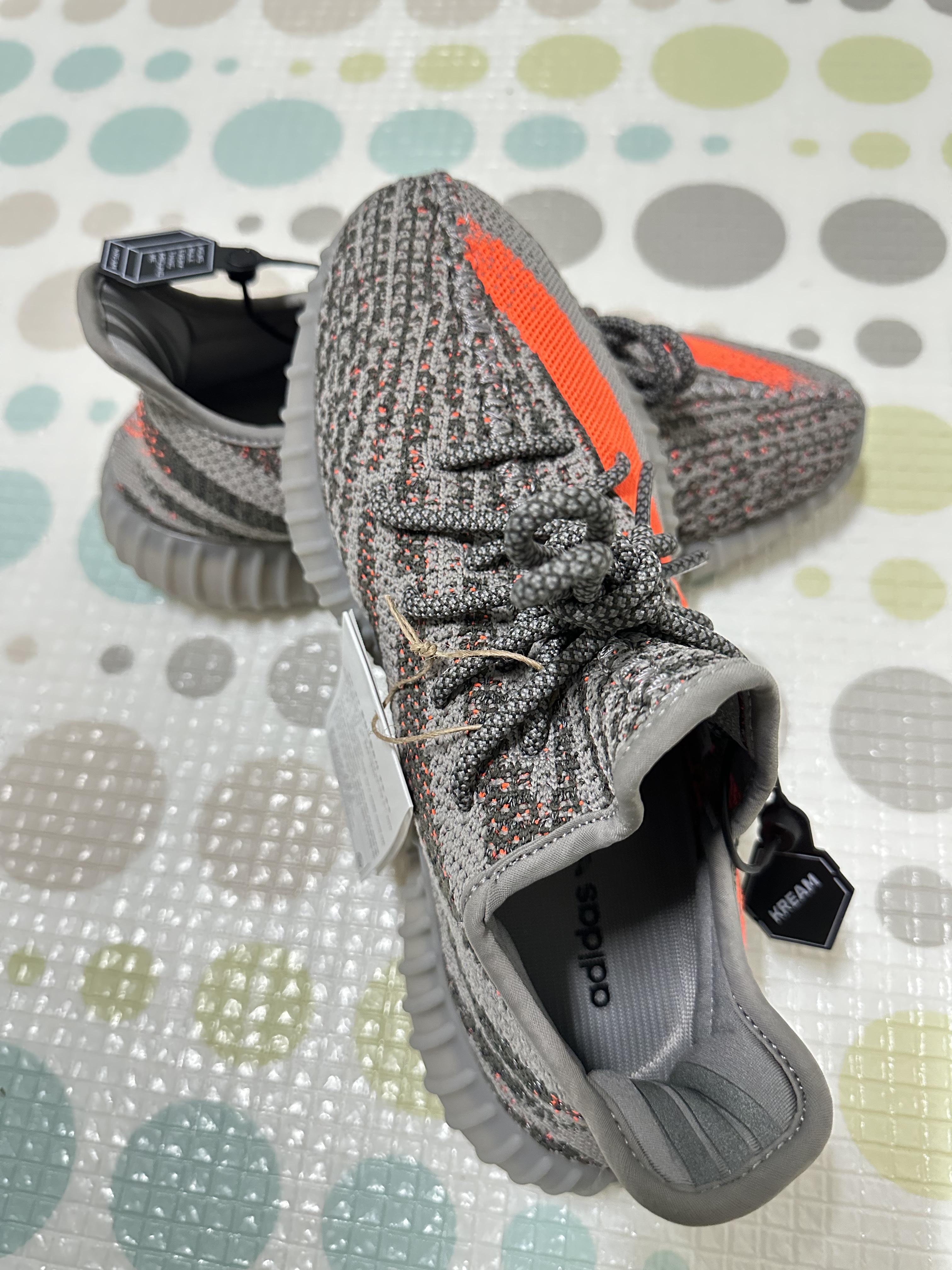 Adidas Yeezy Boost 350 V2 Beluga - Reflective 착용 스타일 - 4