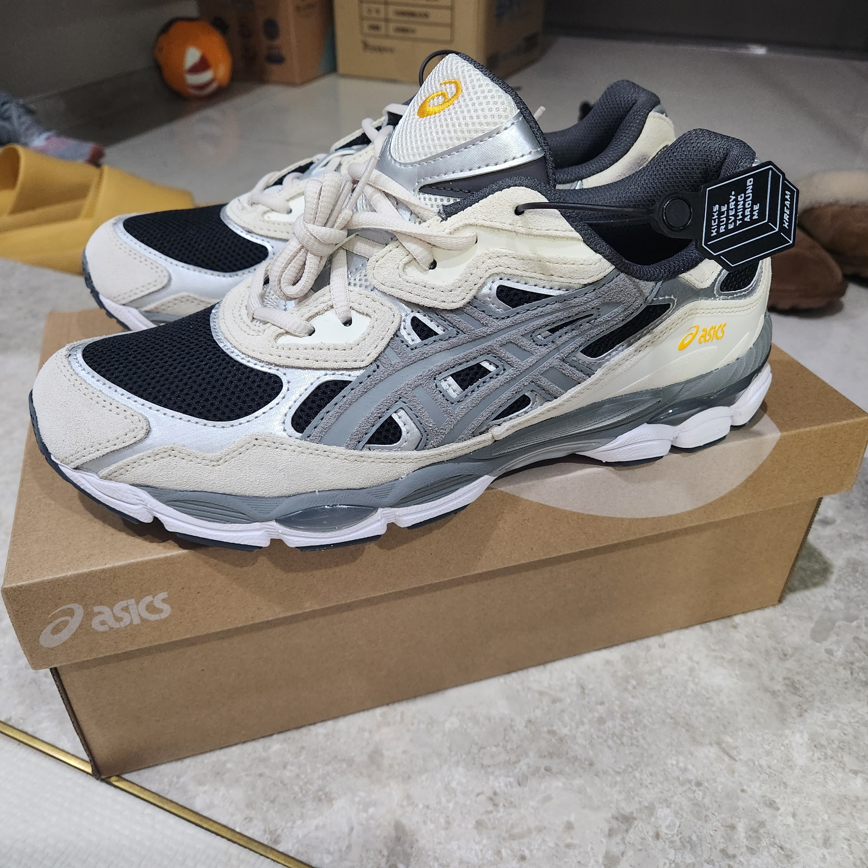 Asics Gel-NYC Black Clay Grey 착용 스타일
