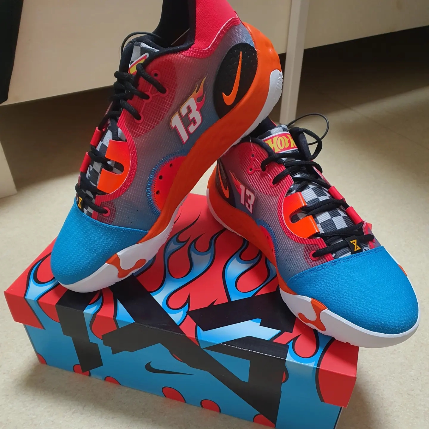 Nike x Hot Wheels PG 6 EP Siren Red 착용 스타일