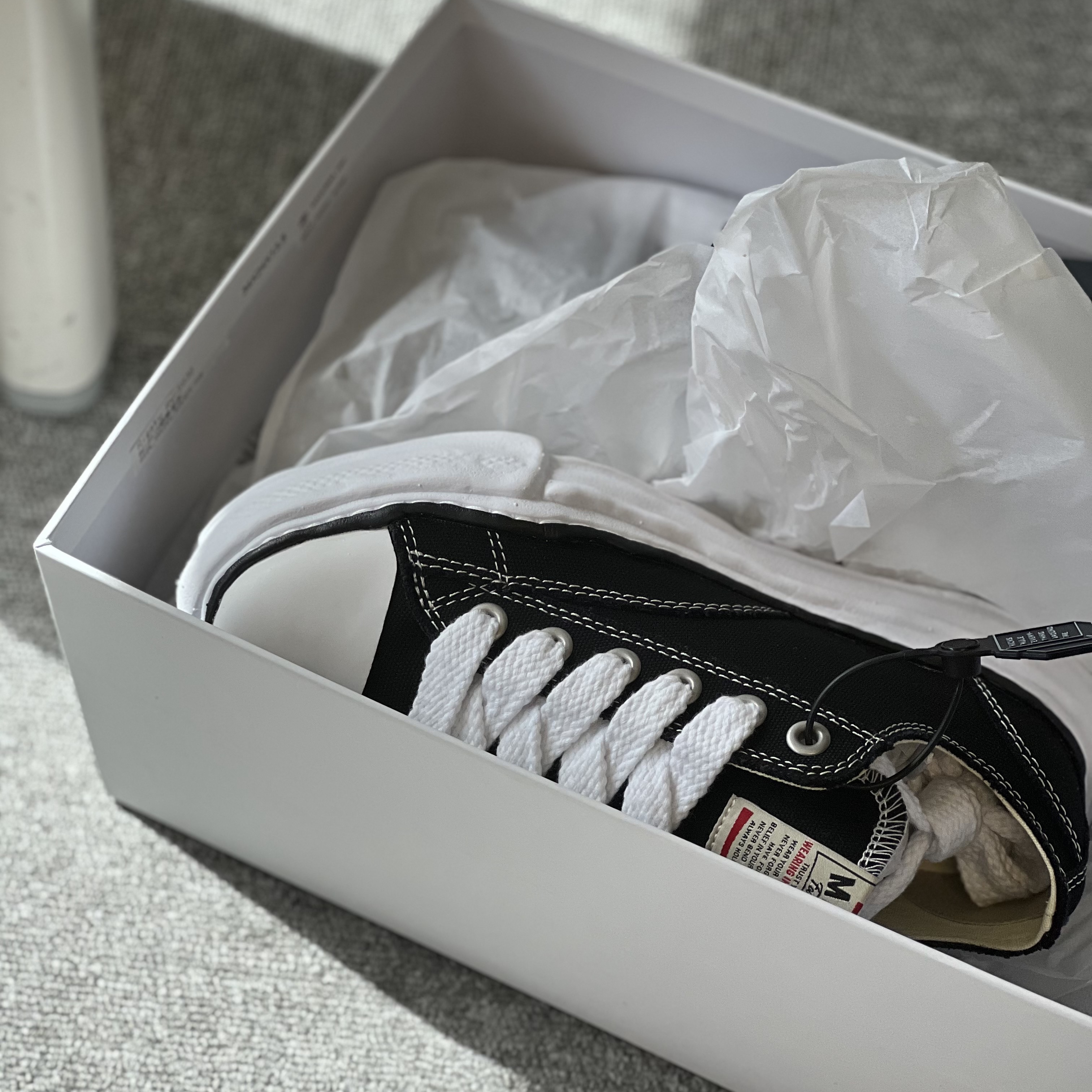 Maison Mihara Yasuhiro Peterson OG Sole Canvas Low Sneakers Black 착용 스타일 - 1