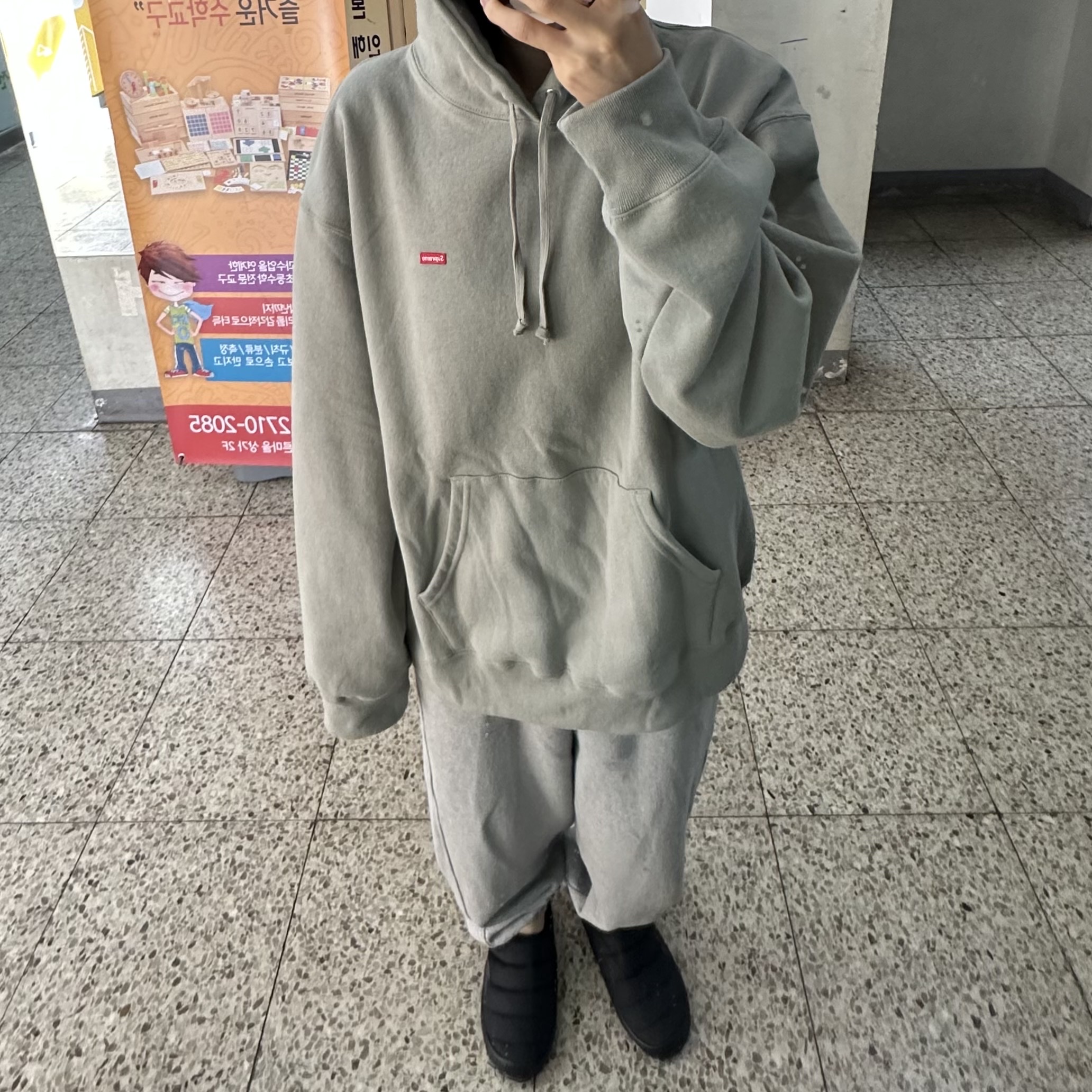 Supreme Small Box Hooded Sweatshirt Olive - 23SS 착용 스타일