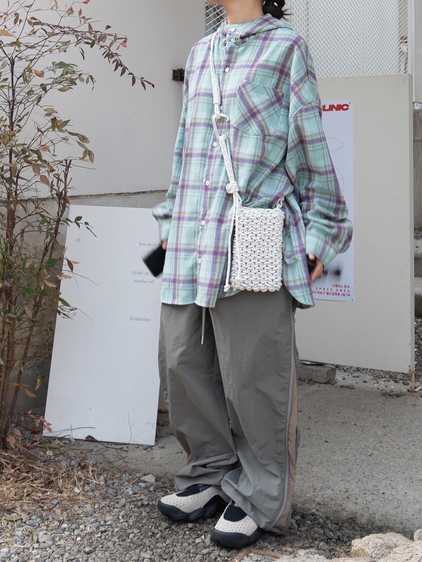 Stussy 8 Square Knit Skullcap Beanie Sand, Oakley Factory Team x Brain Dead Flesh Sandal Sand Blue 착용 스타일 - 3