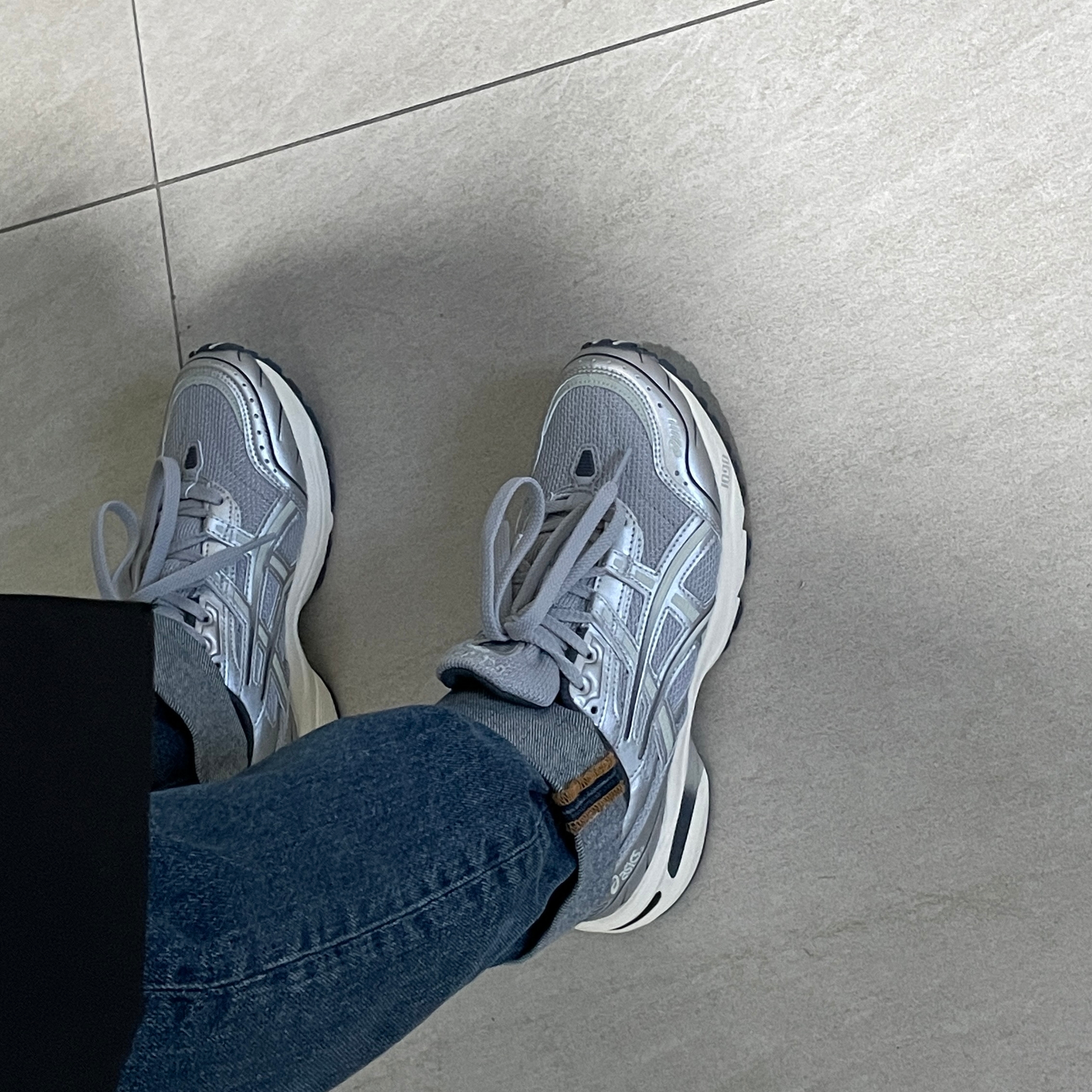 Asics Gel-1090 Piedmont Grey 착용 스타일 - 2