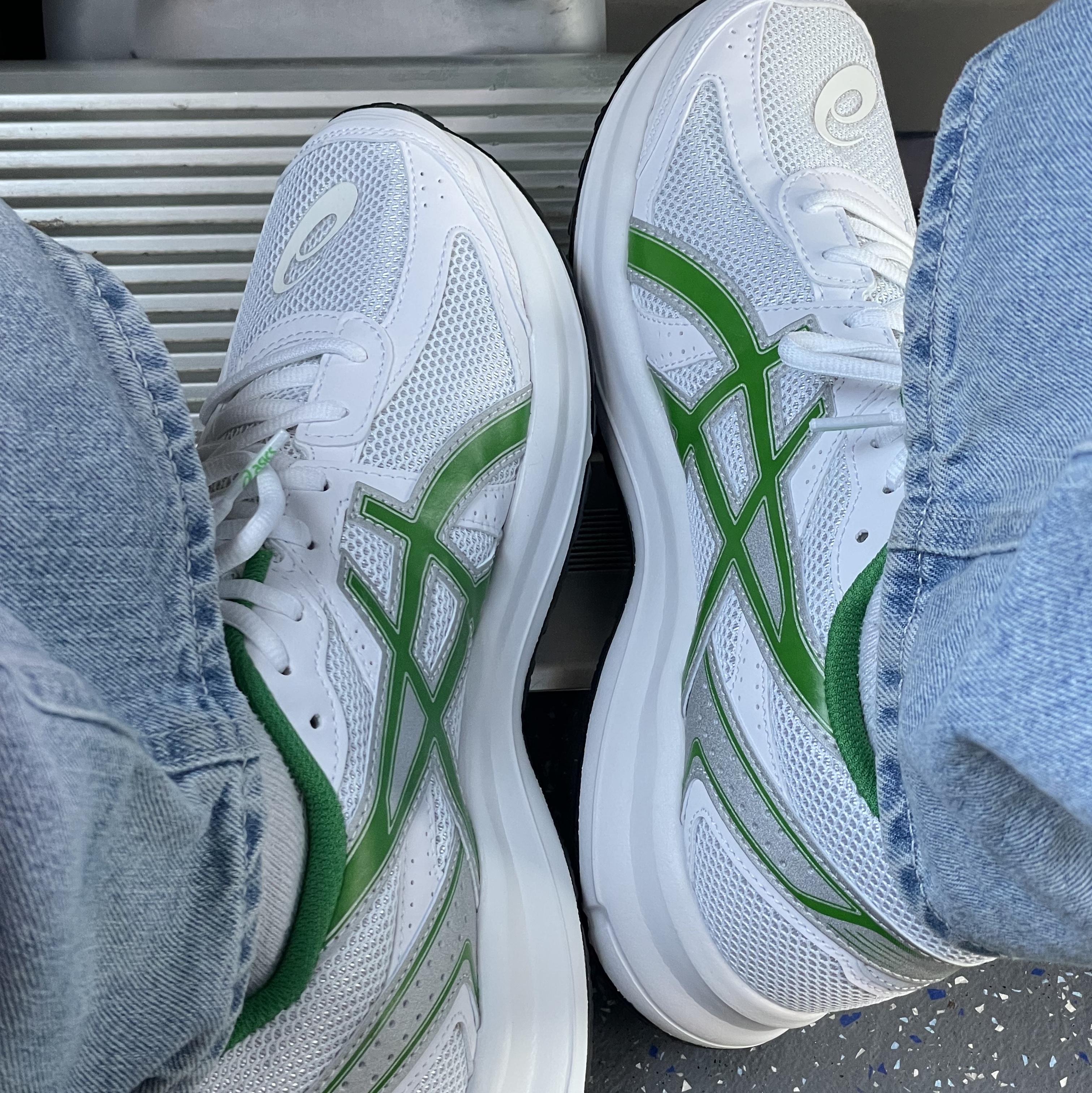 Asics Jog 100 S White Green - 2E Wide 착용 스타일 - 2