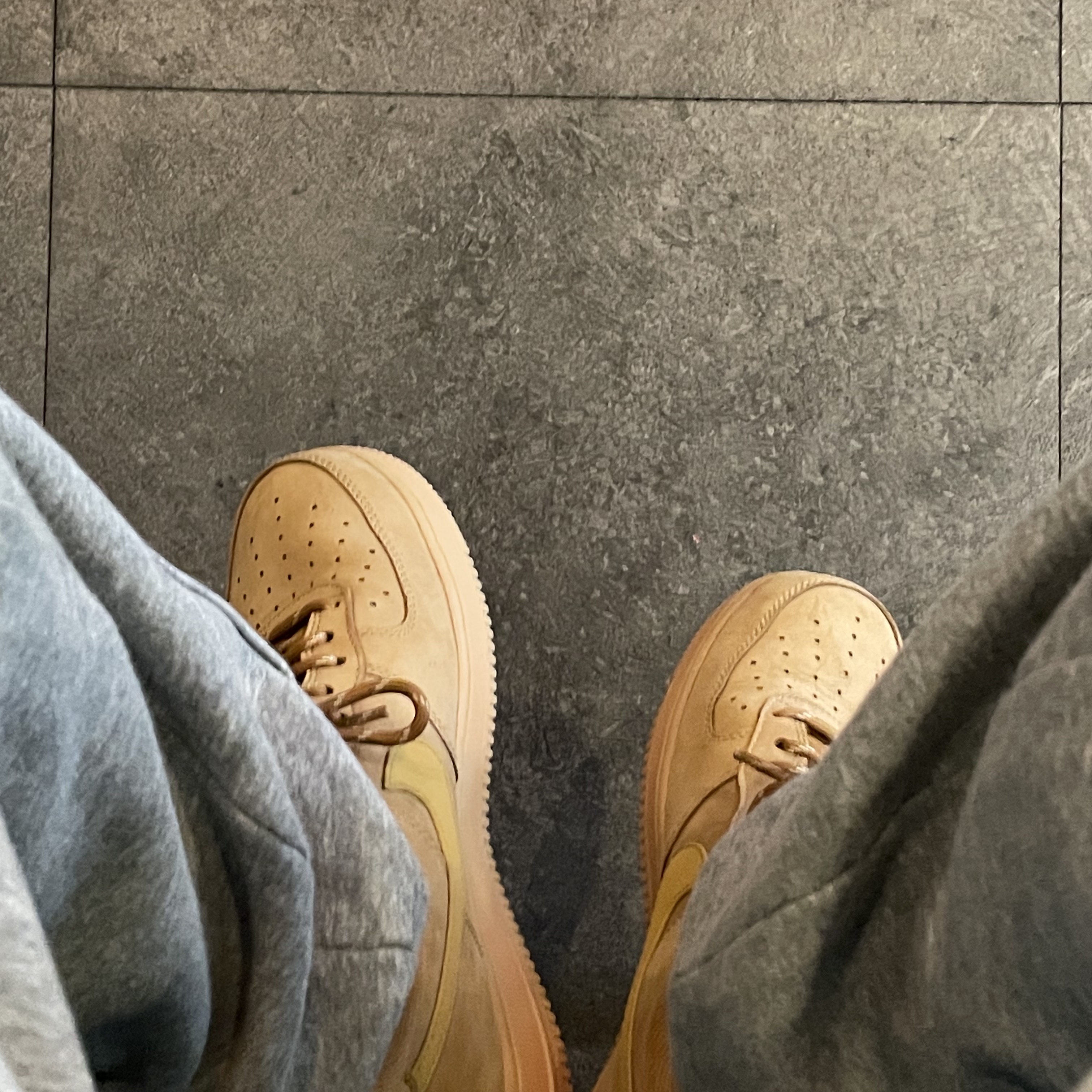 Nike Air Force 1 '07 WB Flax 착용 스타일