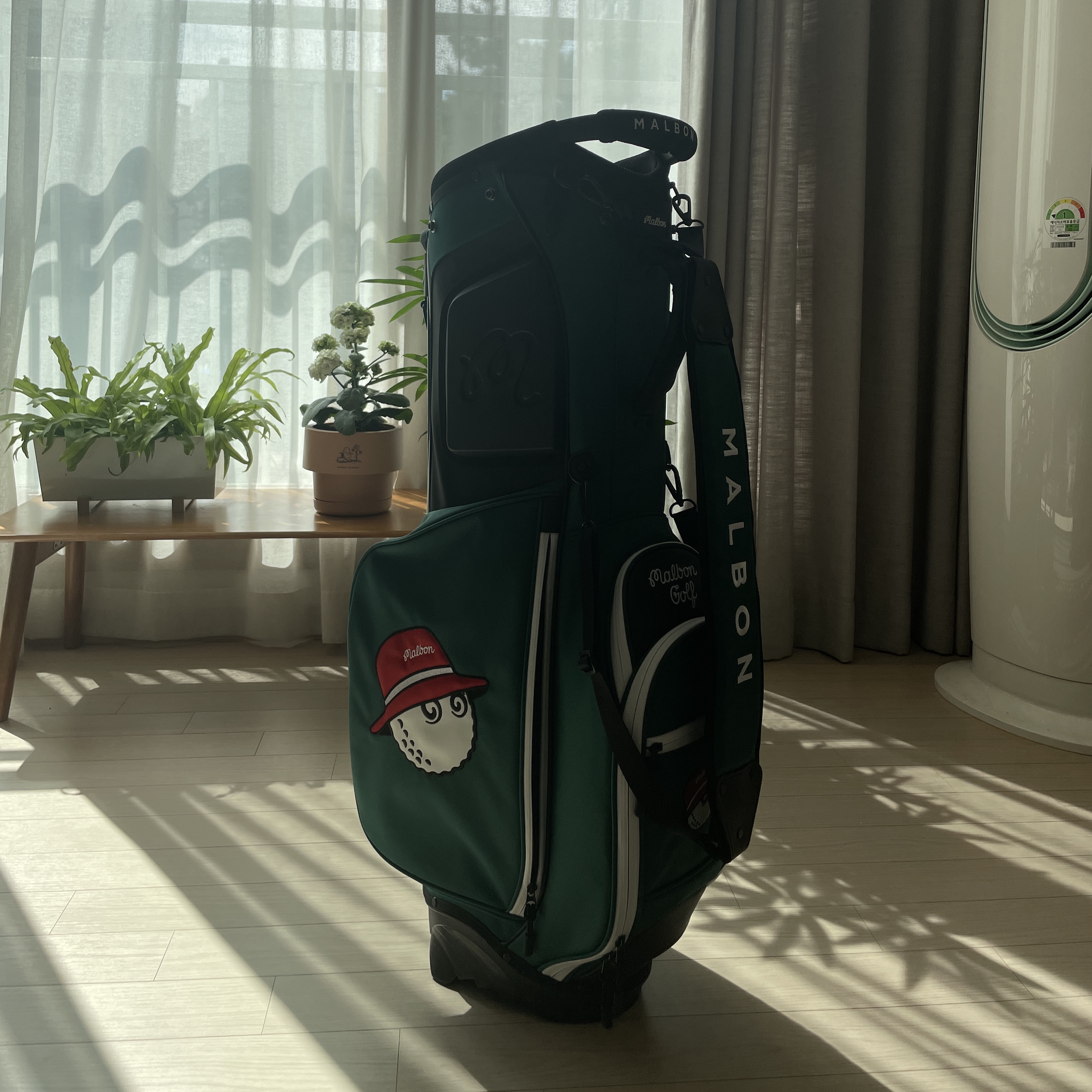 Malbon Golf Bucket Stand Bag Green 착용 스타일