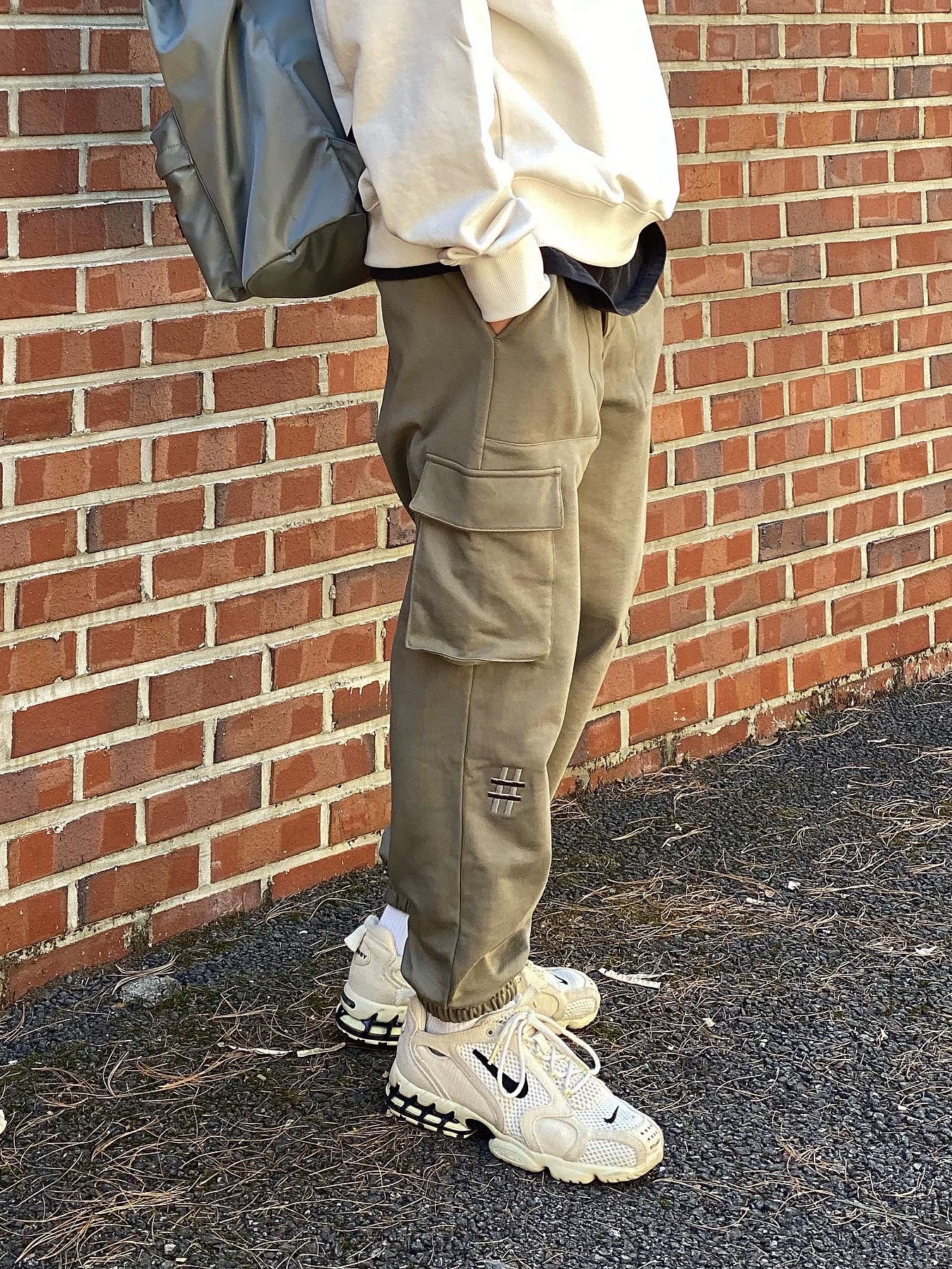 Nike x Stussy Air Zoom Spiridon Cage 2 Fossil 착용 스타일 - 2