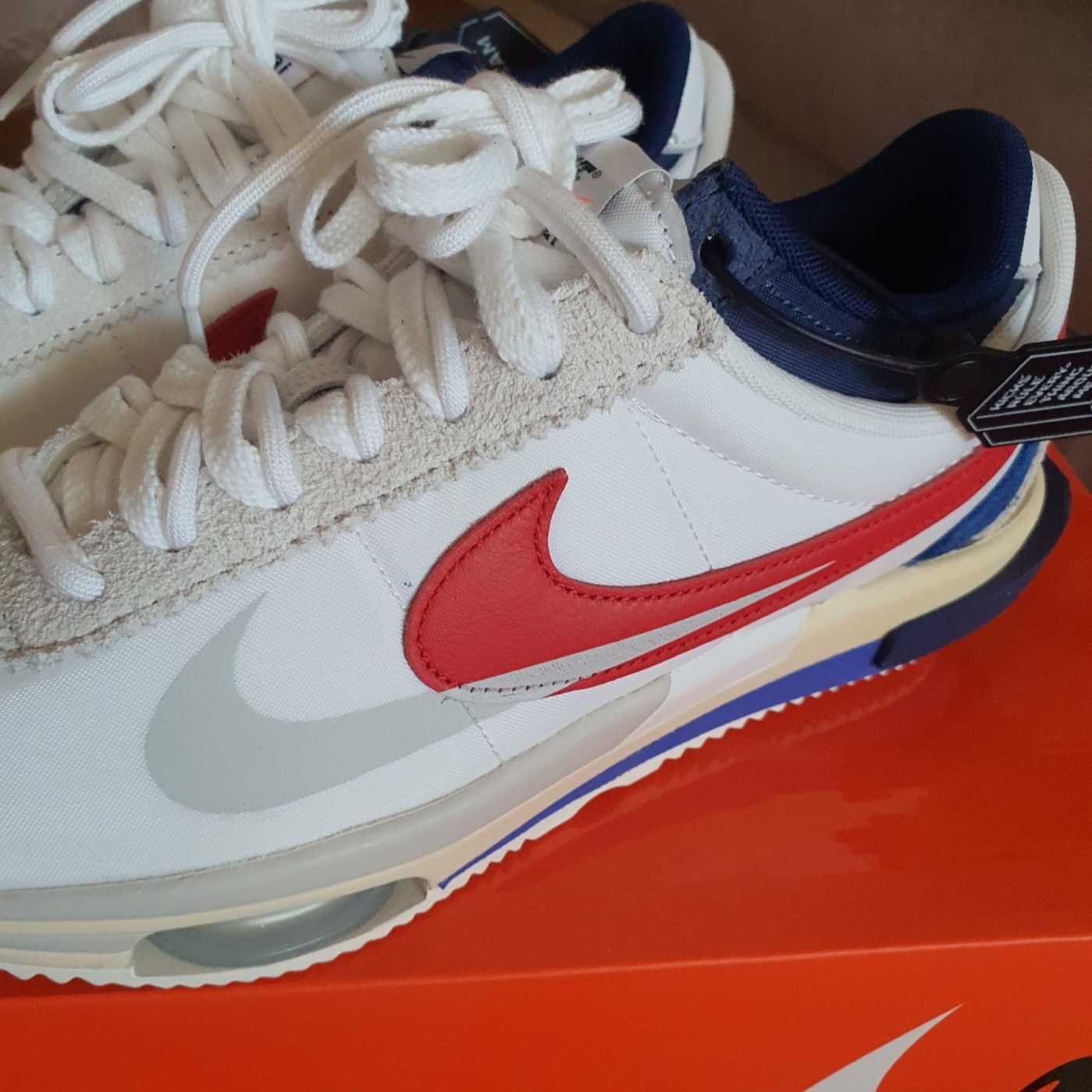 Nike x Sacai Zoom Cortez SP White and University Red 착용 스타일
