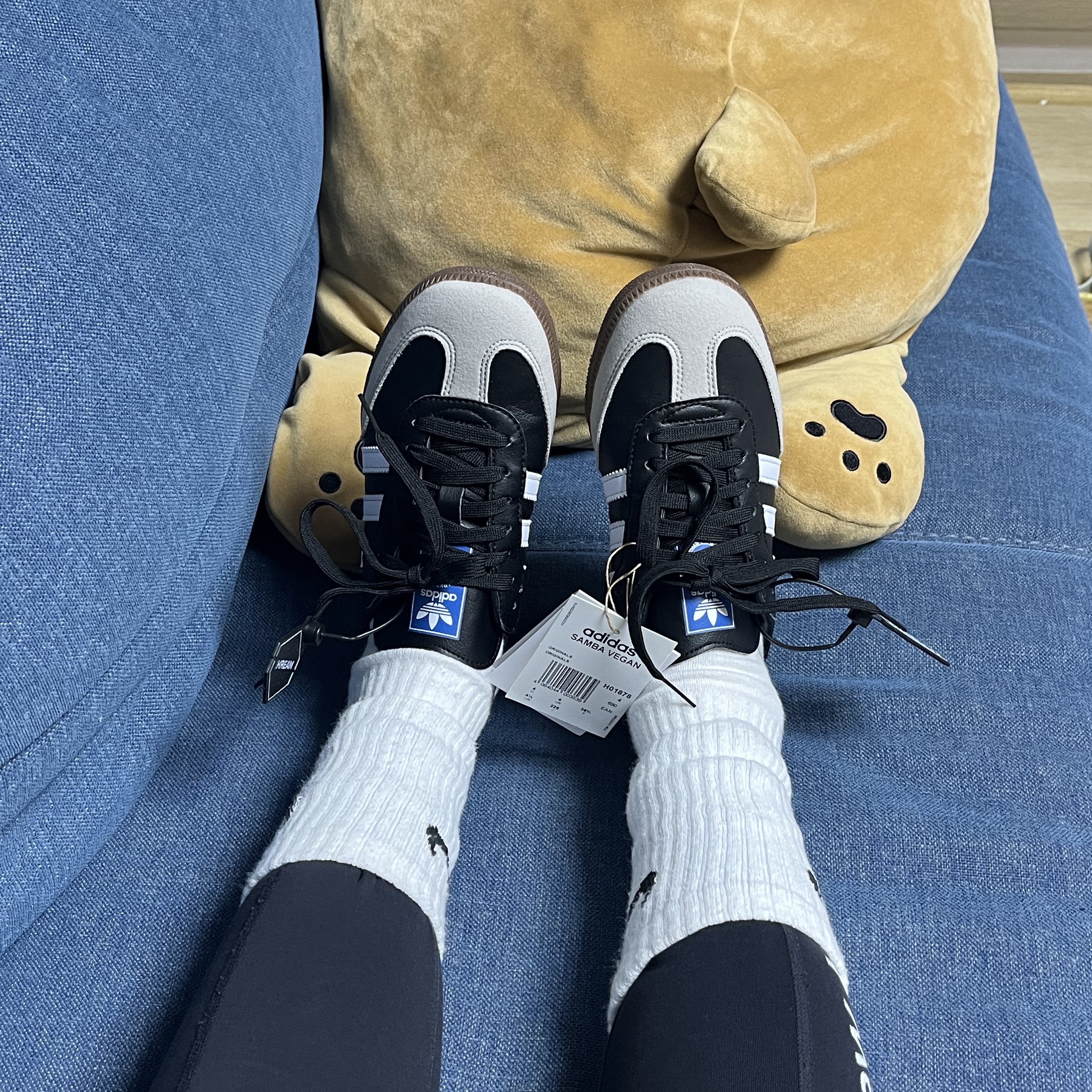 Adidas Samba Vegan Black White 착용 스타일 - 1