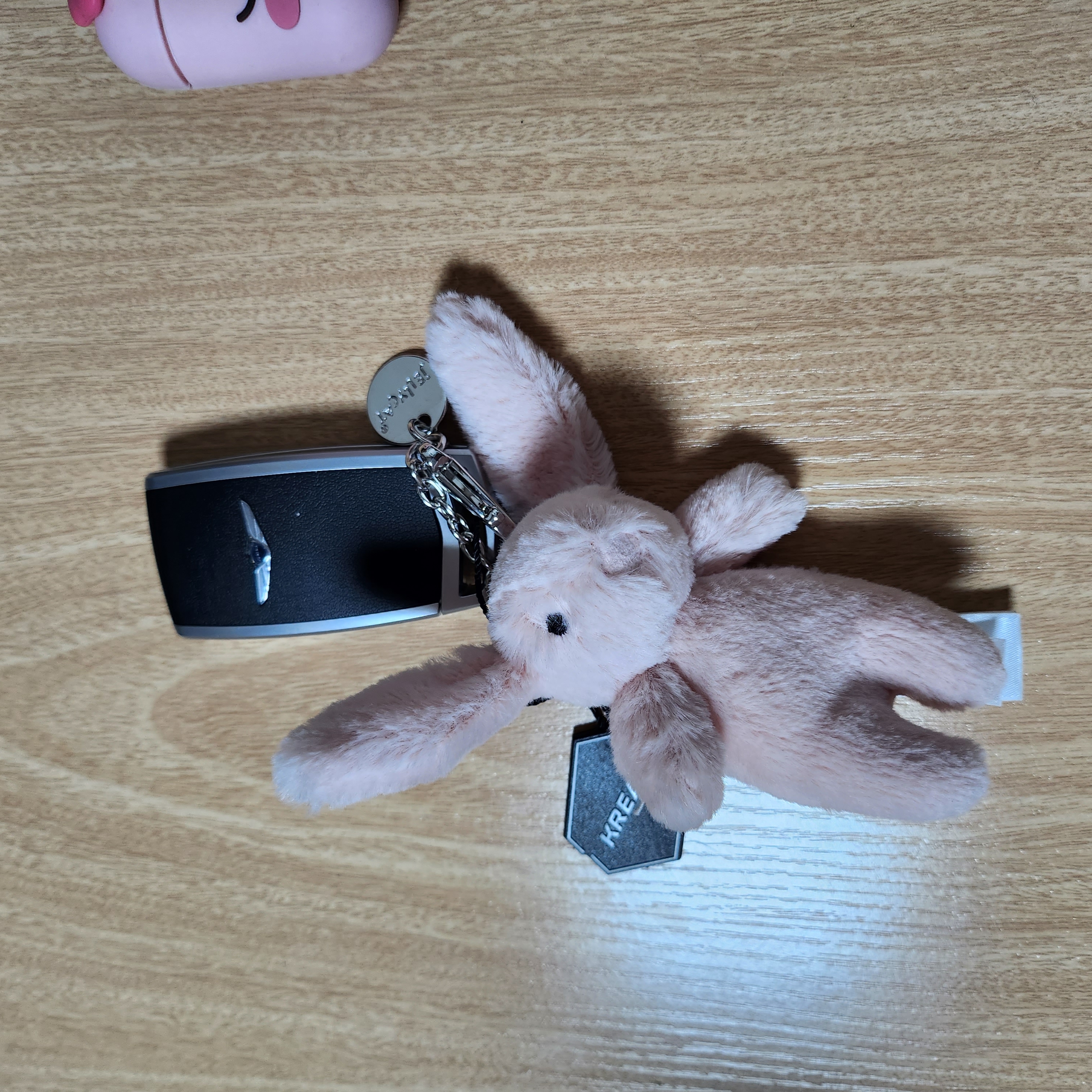 Jellycat Bashful Bunny Bag Charm Blush 착용 스타일