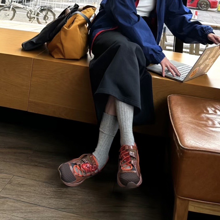 (W) Asics x Kiko Kostadinov Gel-Aurania Coffee 착용 스타일 - 1