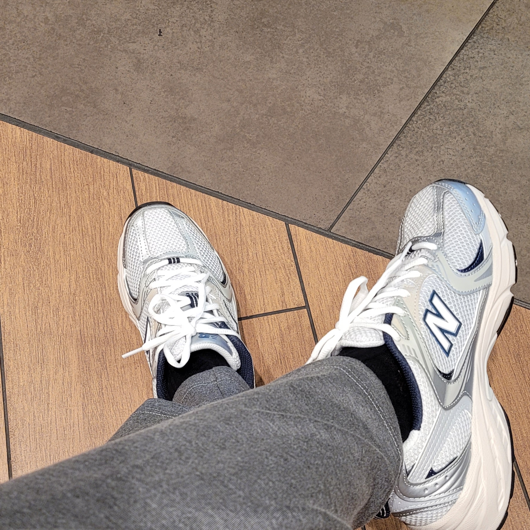 New Balance 530 Steel Grey 착용 스타일