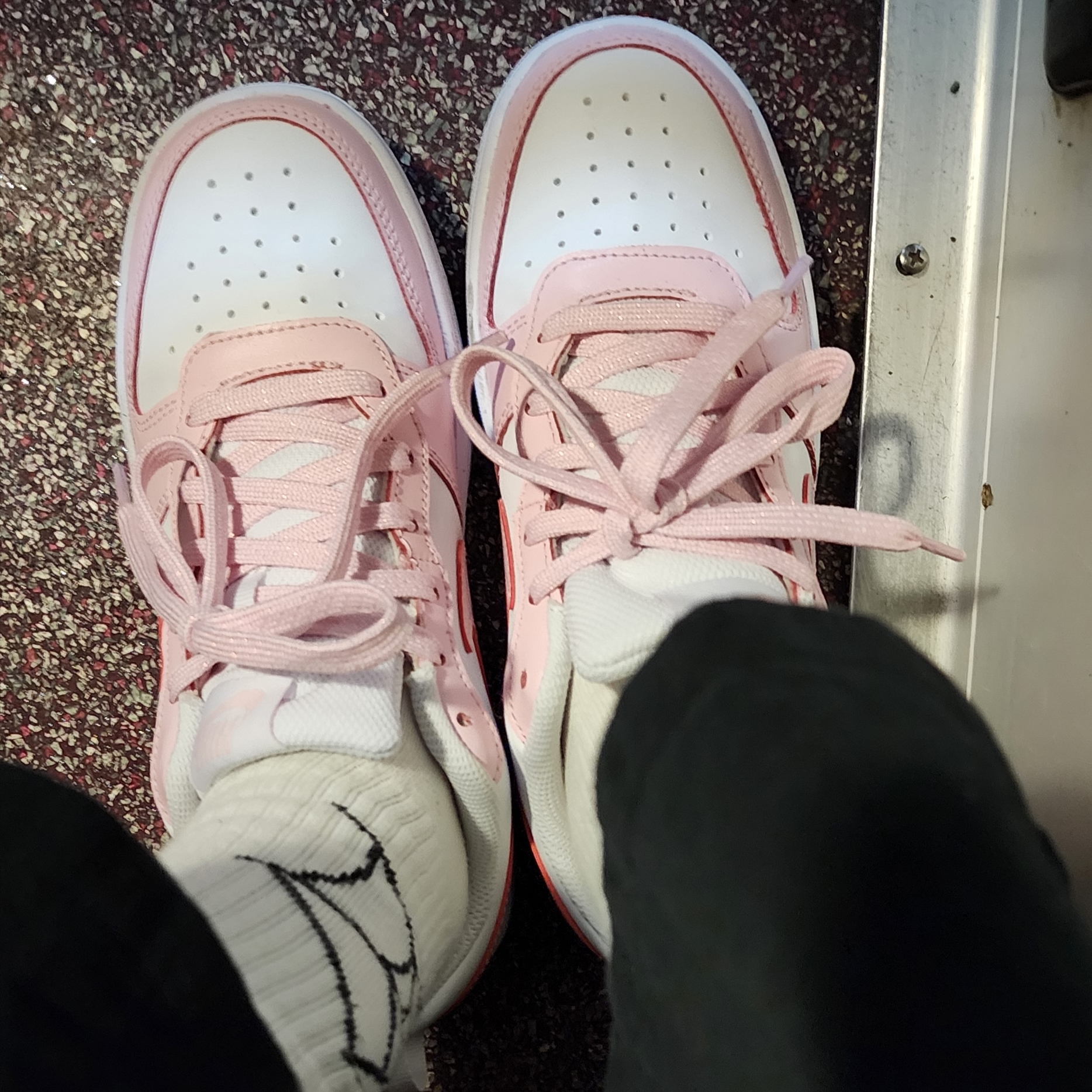 (GS) Nike Court Borough 2 SE White Pink Foam 착용 스타일
