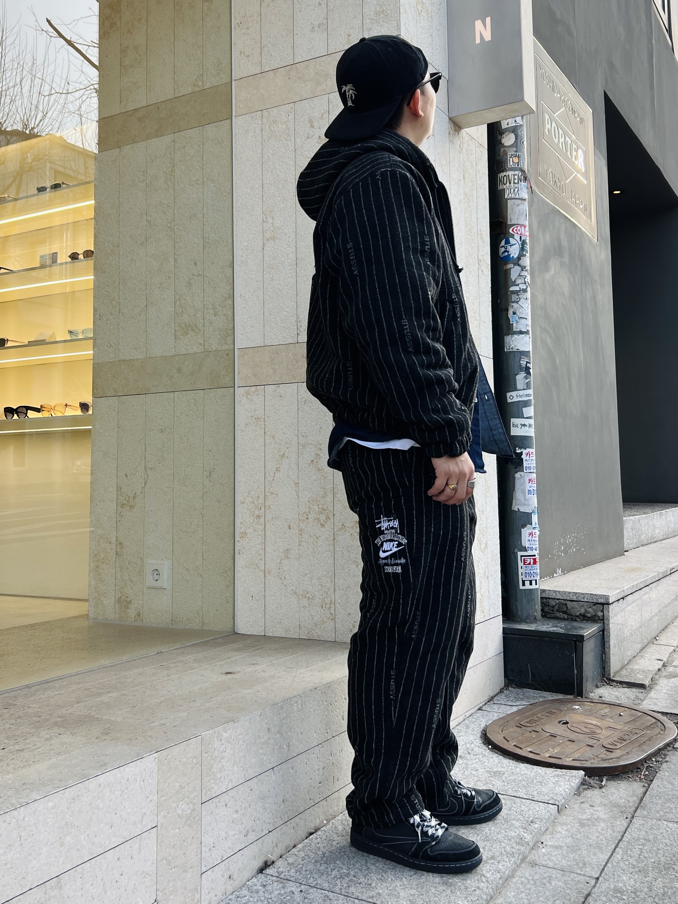 Jordan 1 x Travis Scott Retro Low OG SP Black Phantom, Nike x Stussy NRG Striped Wool Pants Black (DR4021-010) 착용 스타일