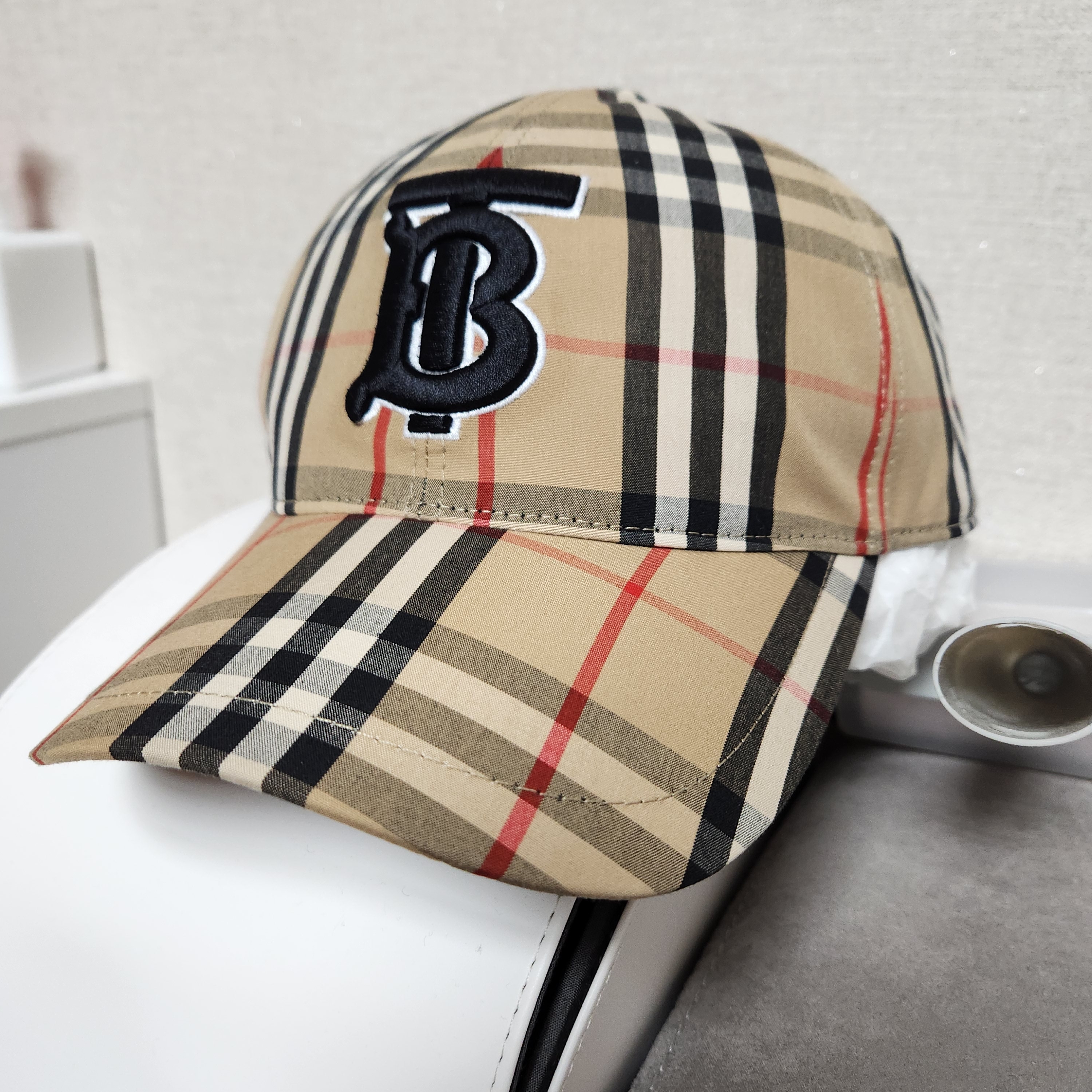 Burberry Monogram Motif Vintage Check Cotton Baseball Cap Archive Beige 착용 스타일