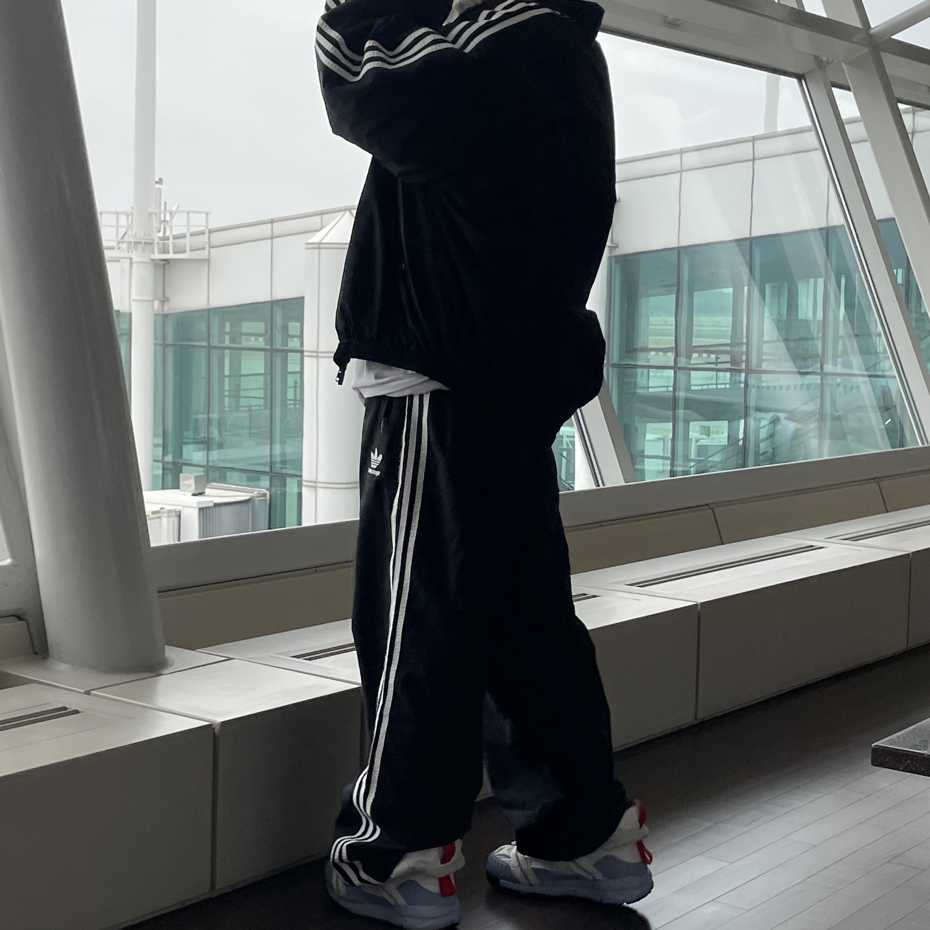 Nike x Tom Sachs Mars Yard Overshoe 3.0, Balenciaga x Adidas Performance Poplin Tracksuit Jacket Black 착용 스타일 - 3