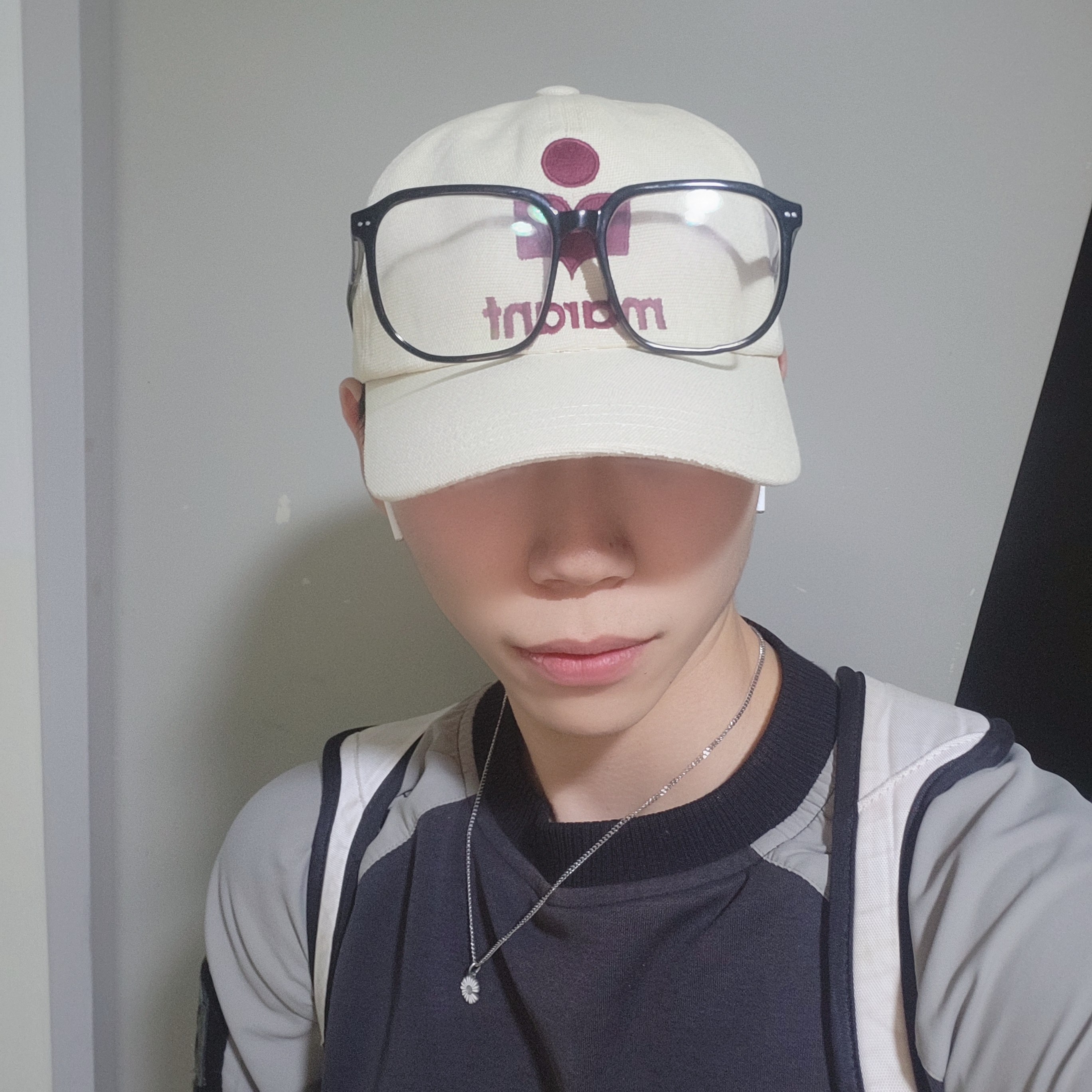 (W) Isabel Marant Tyron Logo Cap Ecru Red - 23SS 착용 스타일