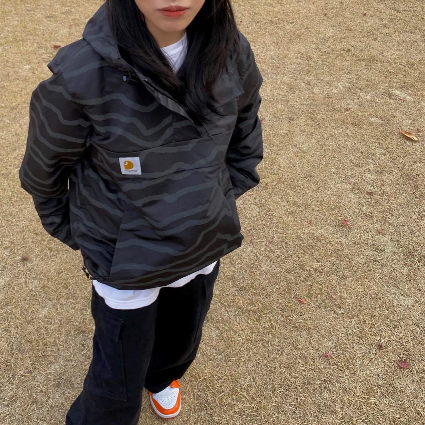 (W) Nike Dunk Low Essential Brilliant Orange 착용 스타일 - 1