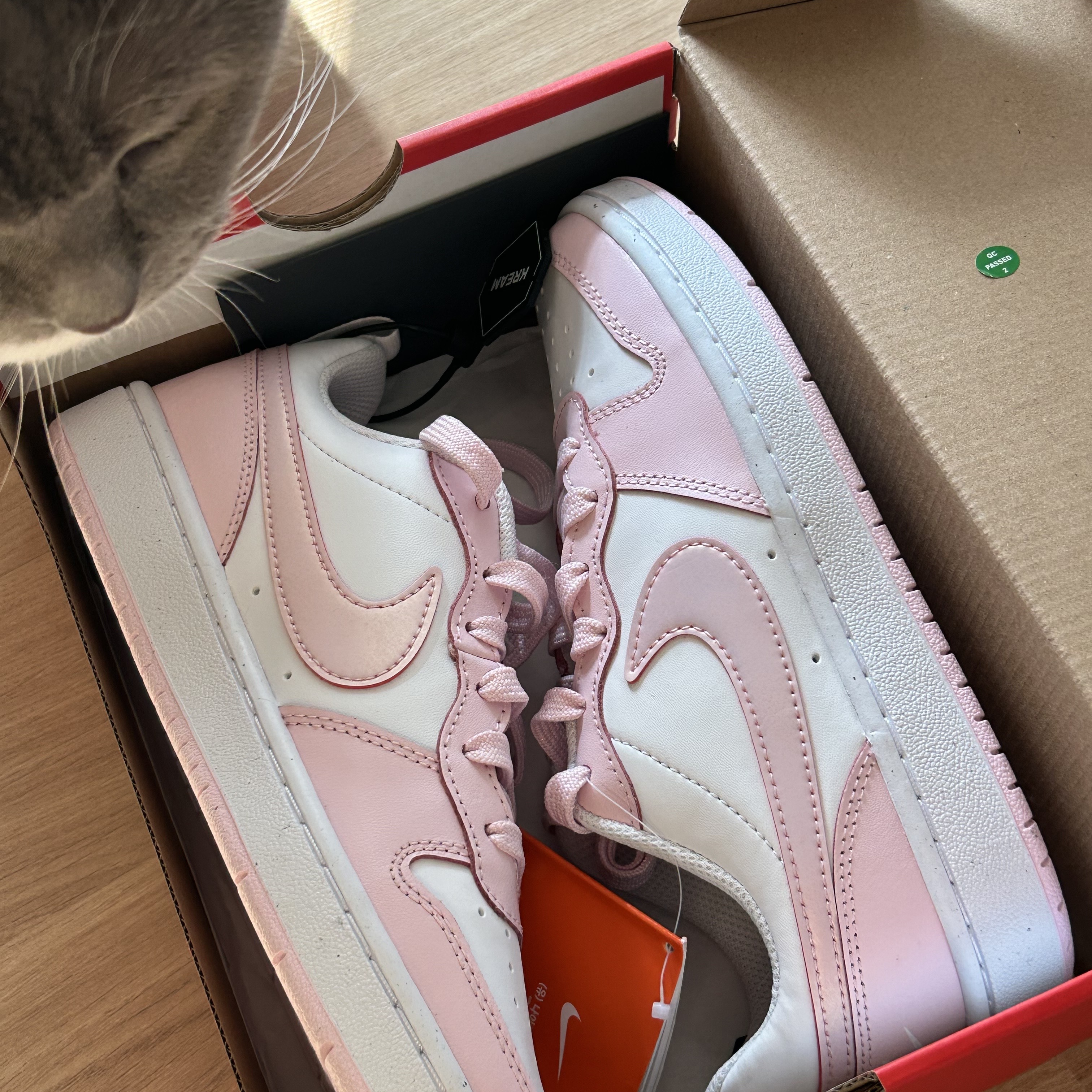 (GS) Nike Court Borough 2 SE White Pink Foam 착용 스타일