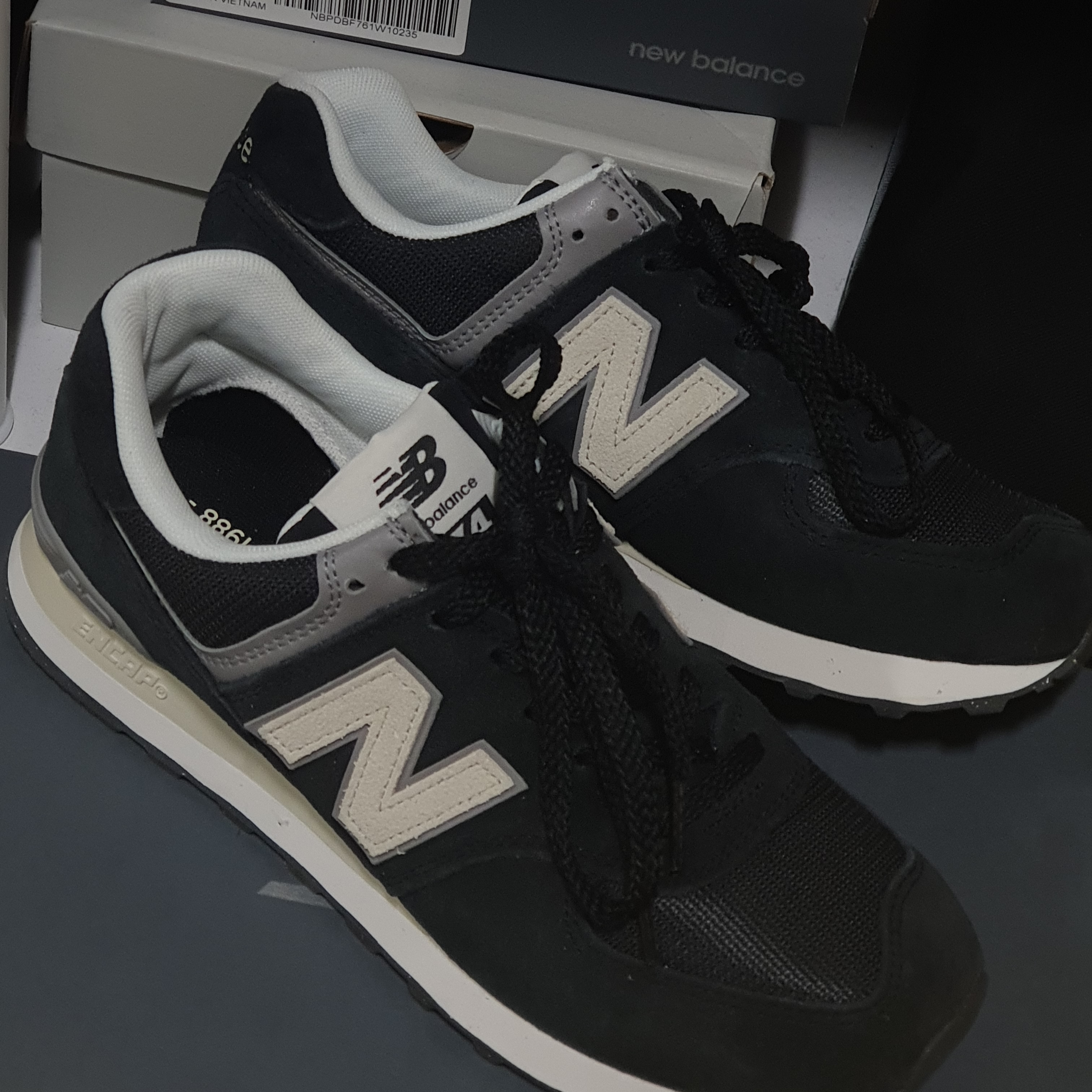 New Balance 574 Classics Reimagined Black 착용 스타일