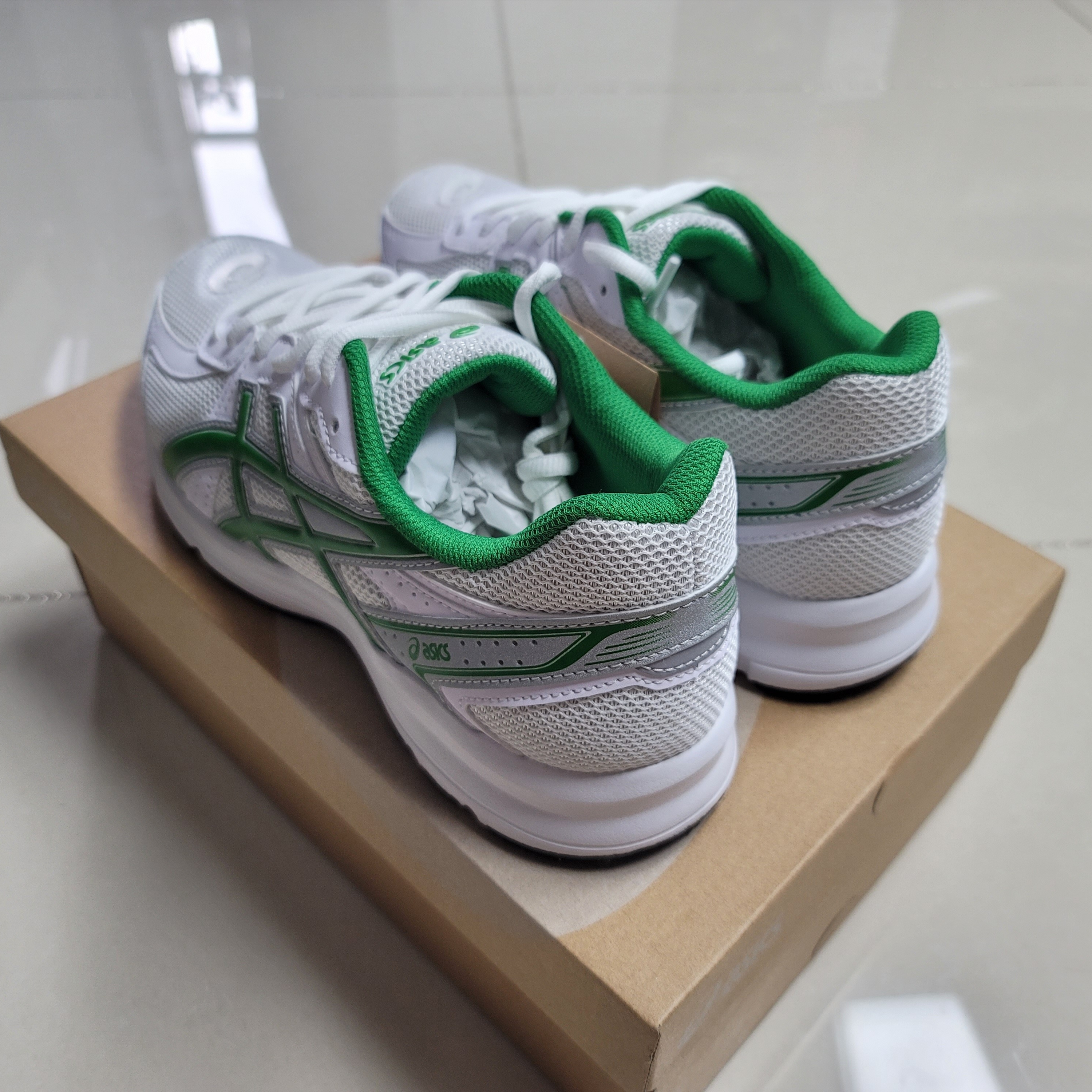 Asics Jog 100 S White Green - 2E Wide 착용 스타일 - 3