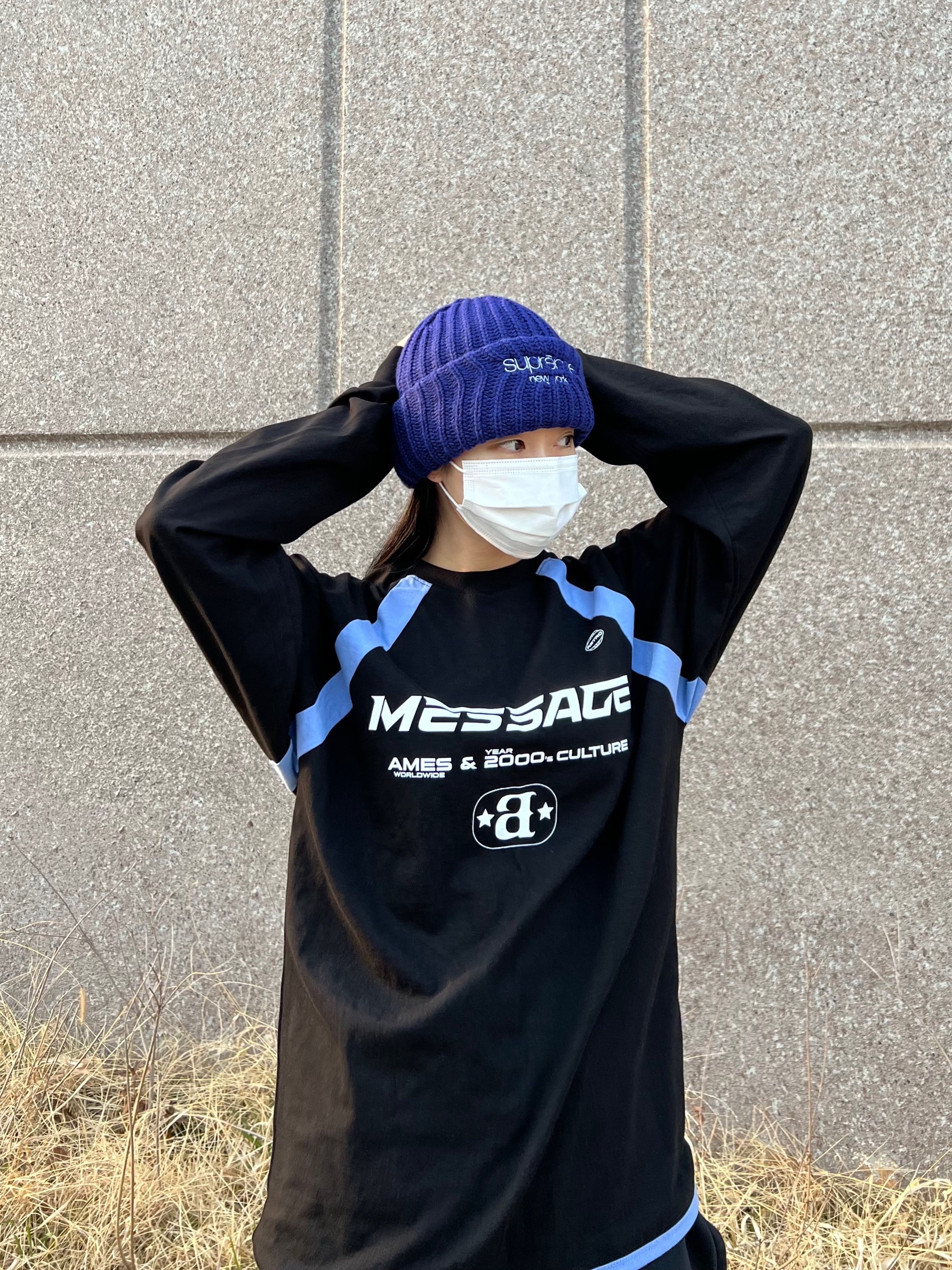 Asics Jog 100 S Steel Grey - 2E Wide, Supreme Ribbed Beanie Dark Royal - 22FW 착용 스타일 - 1
