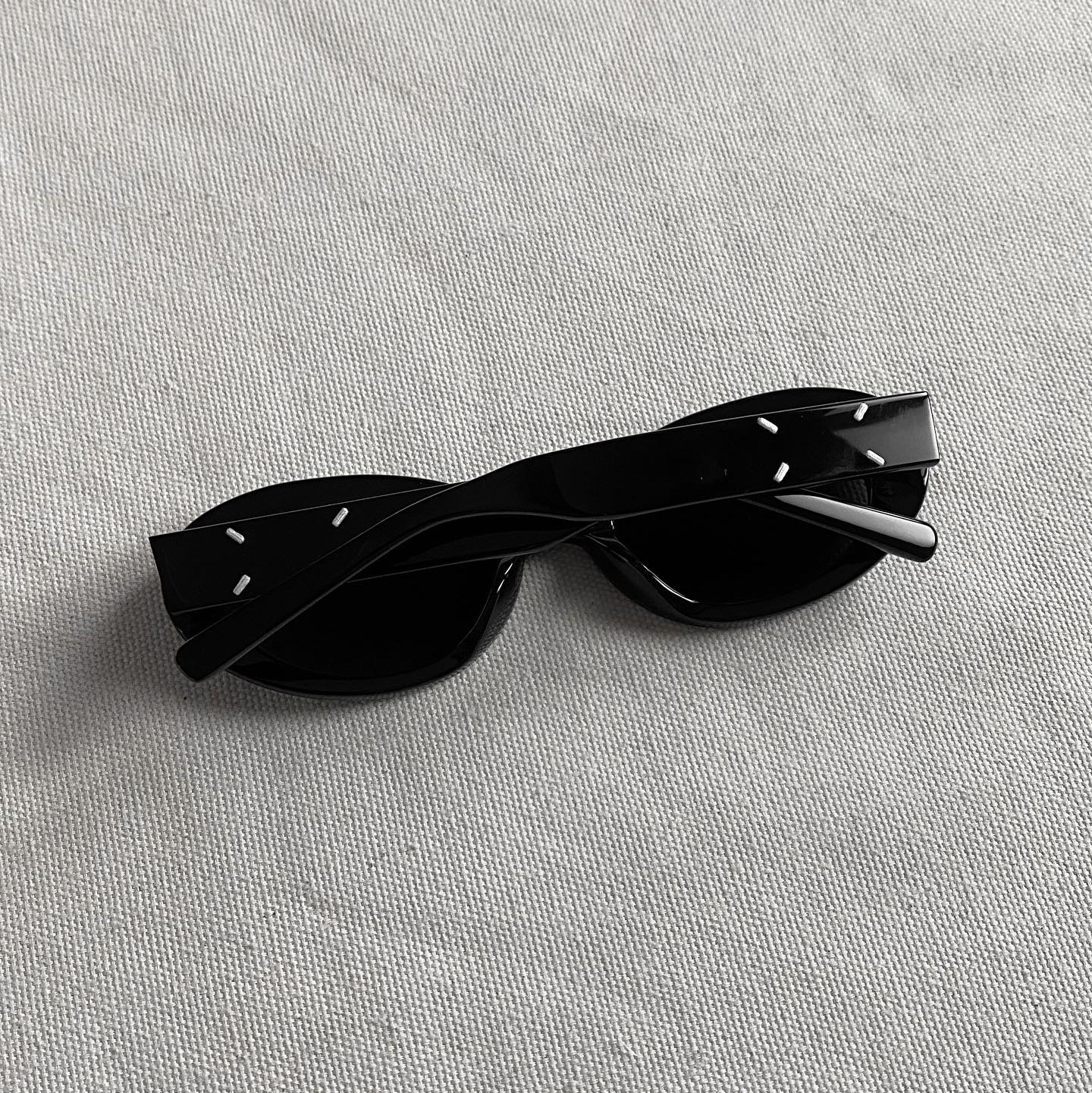 Gentle Monster x Maison Margiela MM005 Black Black 착용 스타일 - 4