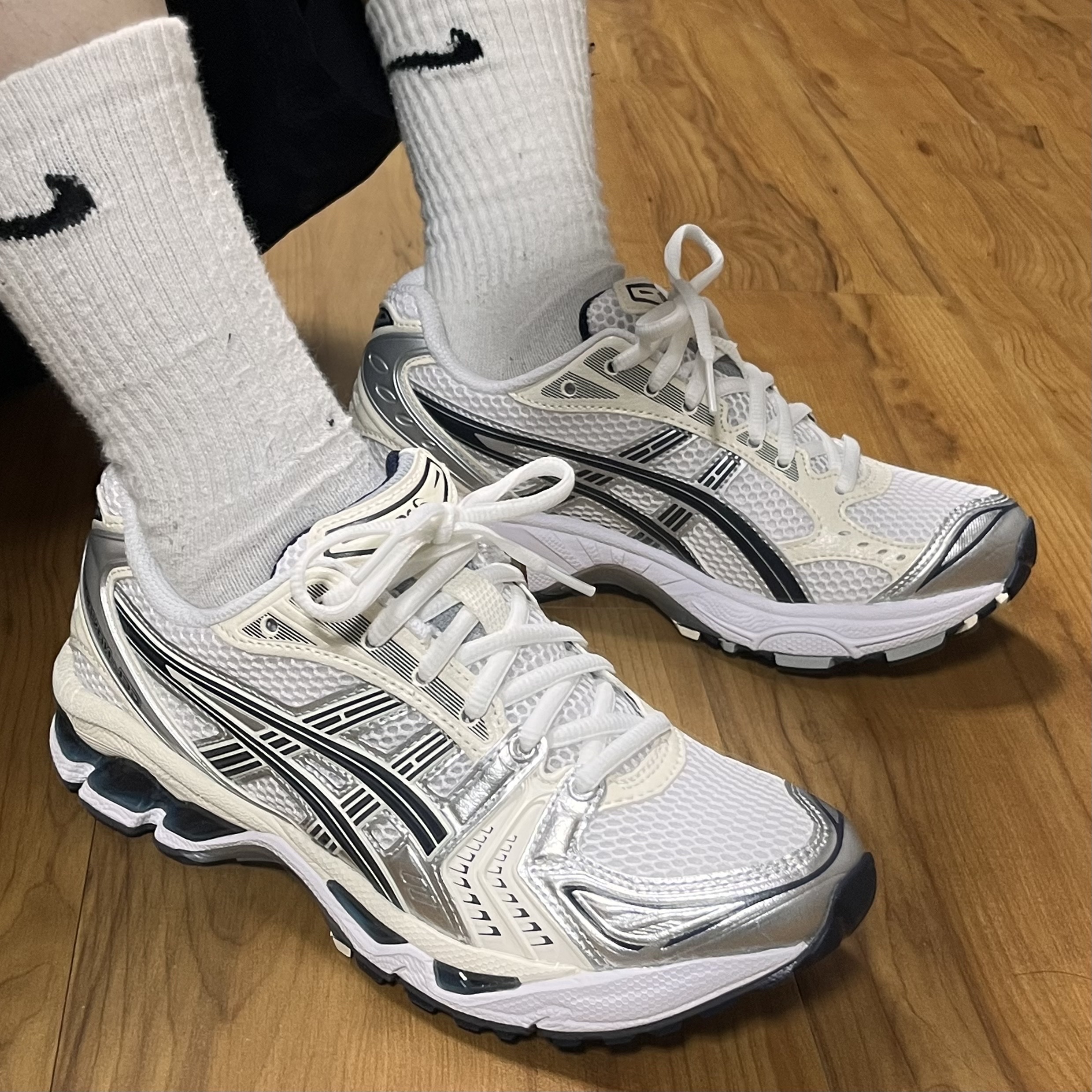 (W) Asics Gel-Kayano 14 White Midnight 착용 스타일