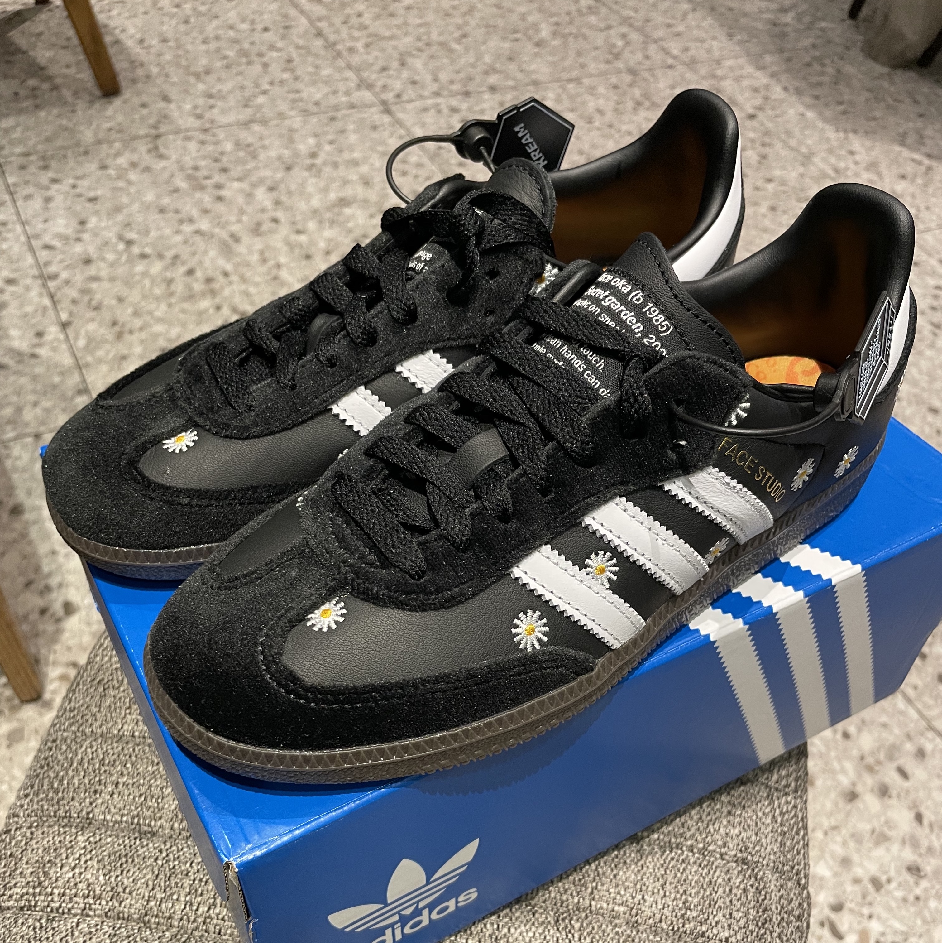 Adidas x Atmos x Face Samba OG Core Black 착용 스타일