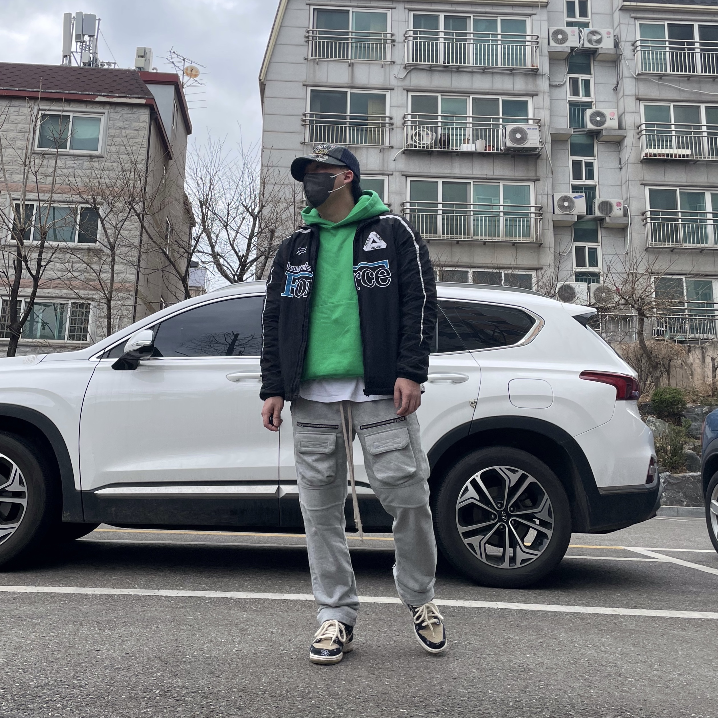 Nike x Travis Scott SB Dunk Low, Palace Europa Jacket Black - 20FW 착용 스타일 - 1