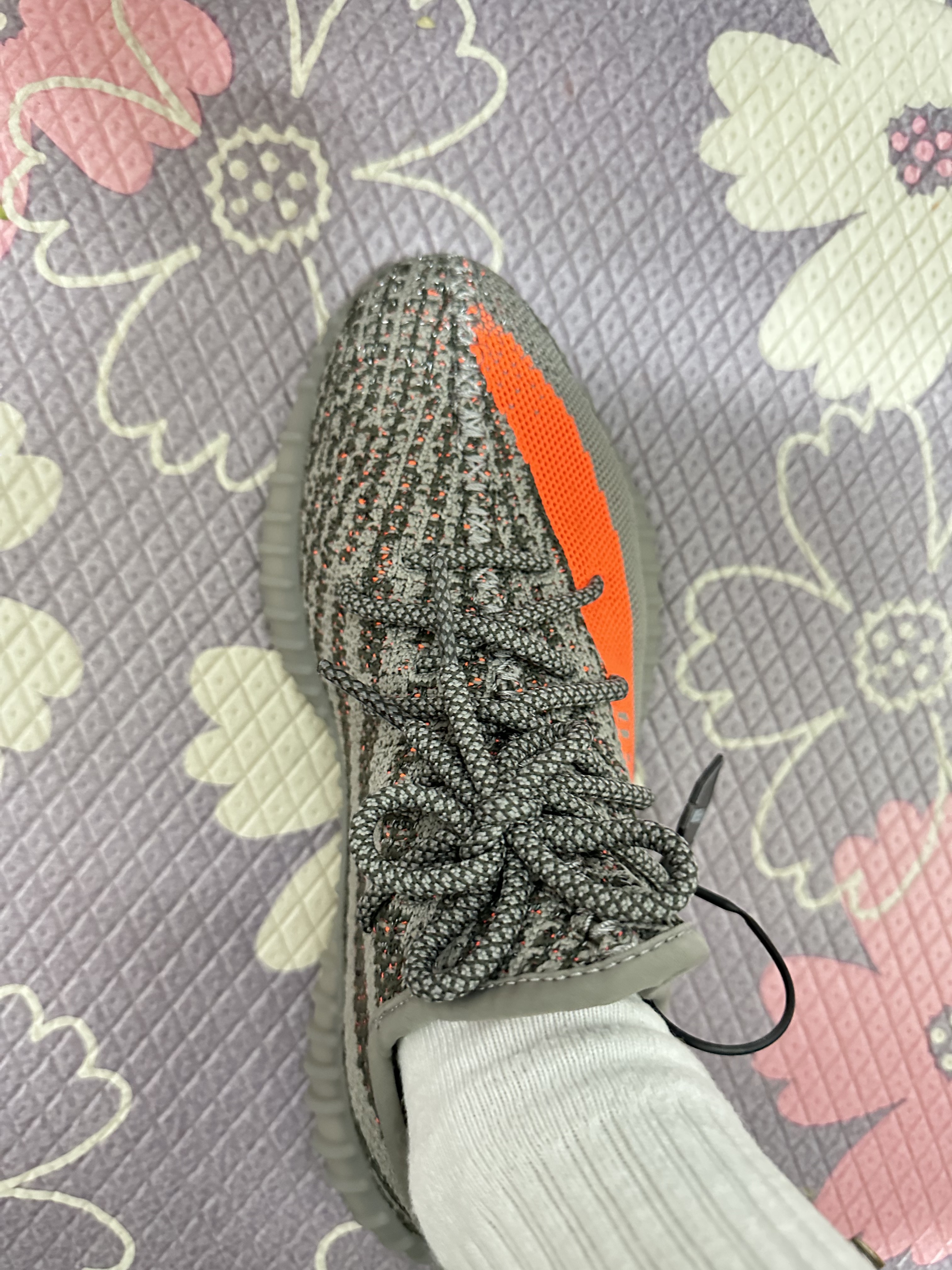 Adidas Yeezy Boost 350 V2 Beluga - Reflective 착용 스타일 - 3