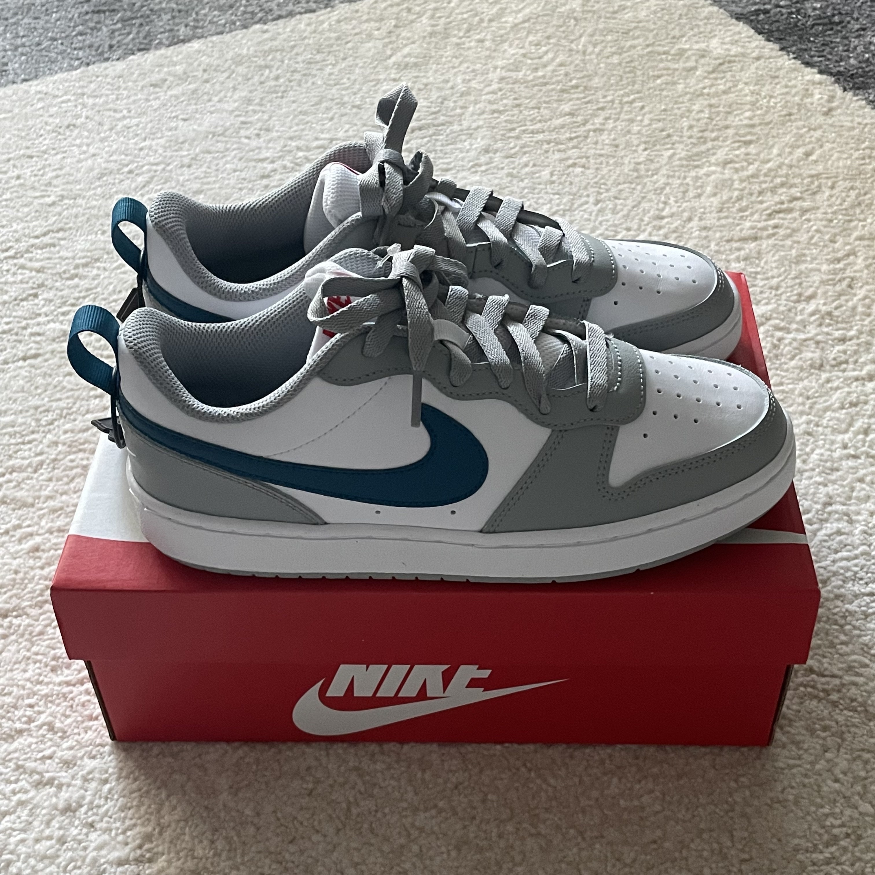 (GS) Nike Court Borough Low 2 Light Smoke Grey 착용 스타일