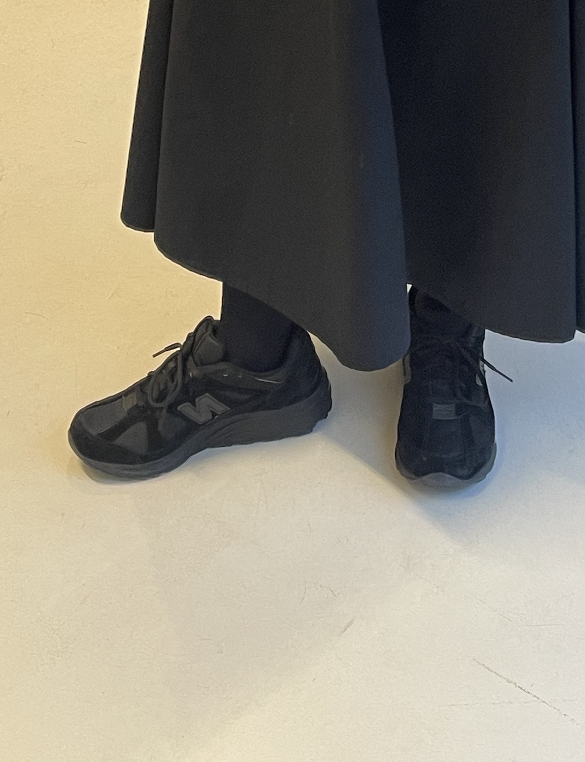 New Balance 878 Triple Black 착용 스타일 - 2