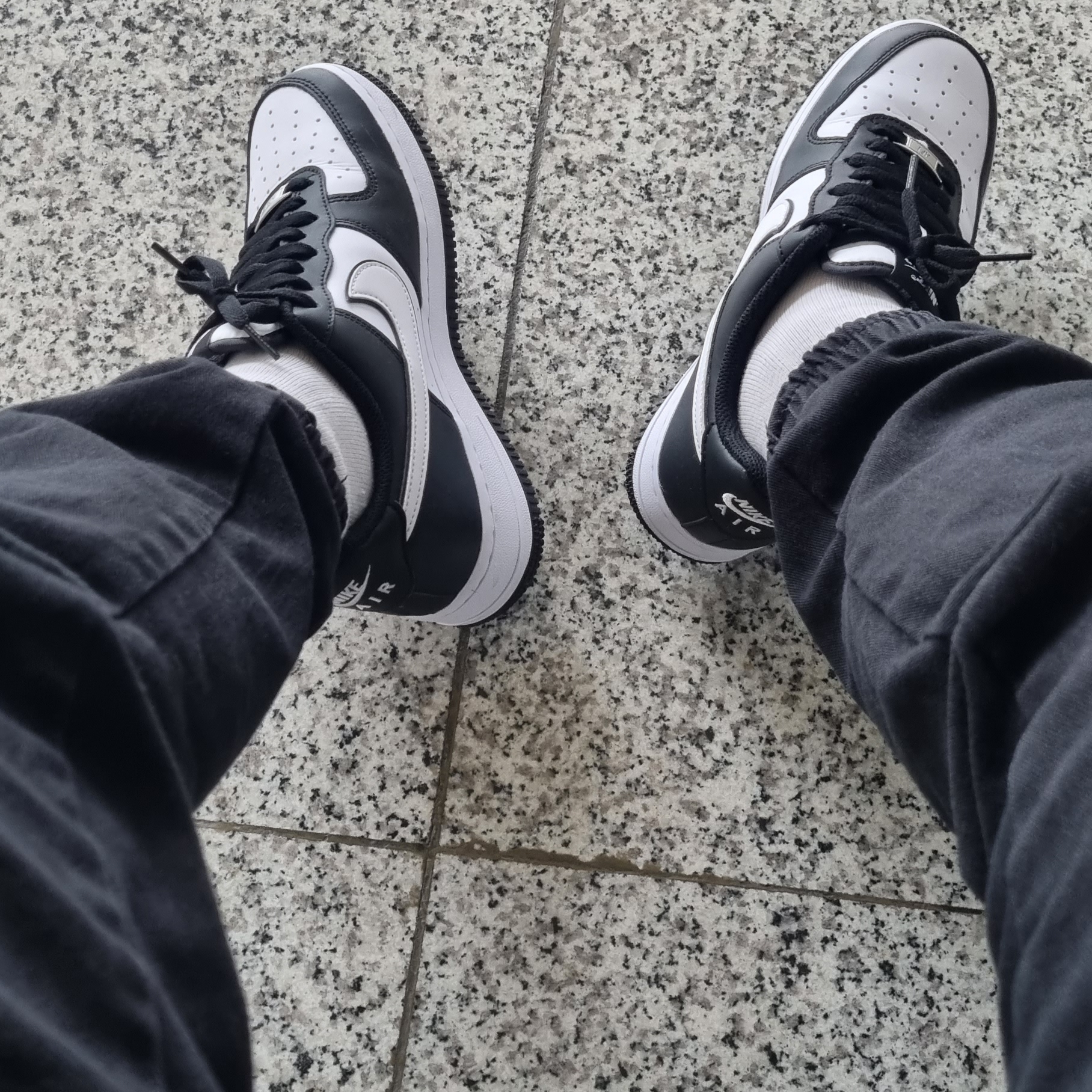 Nike Air Force 1 '07 Black White 착용 스타일