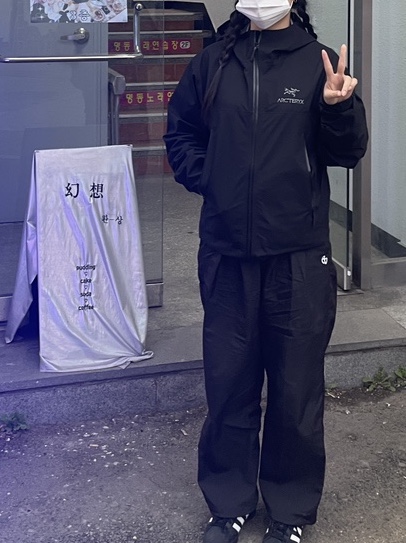 Arc'teryx Beta Jacket Black, Adidas Superstar Core Black White 착용 스타일 - 3