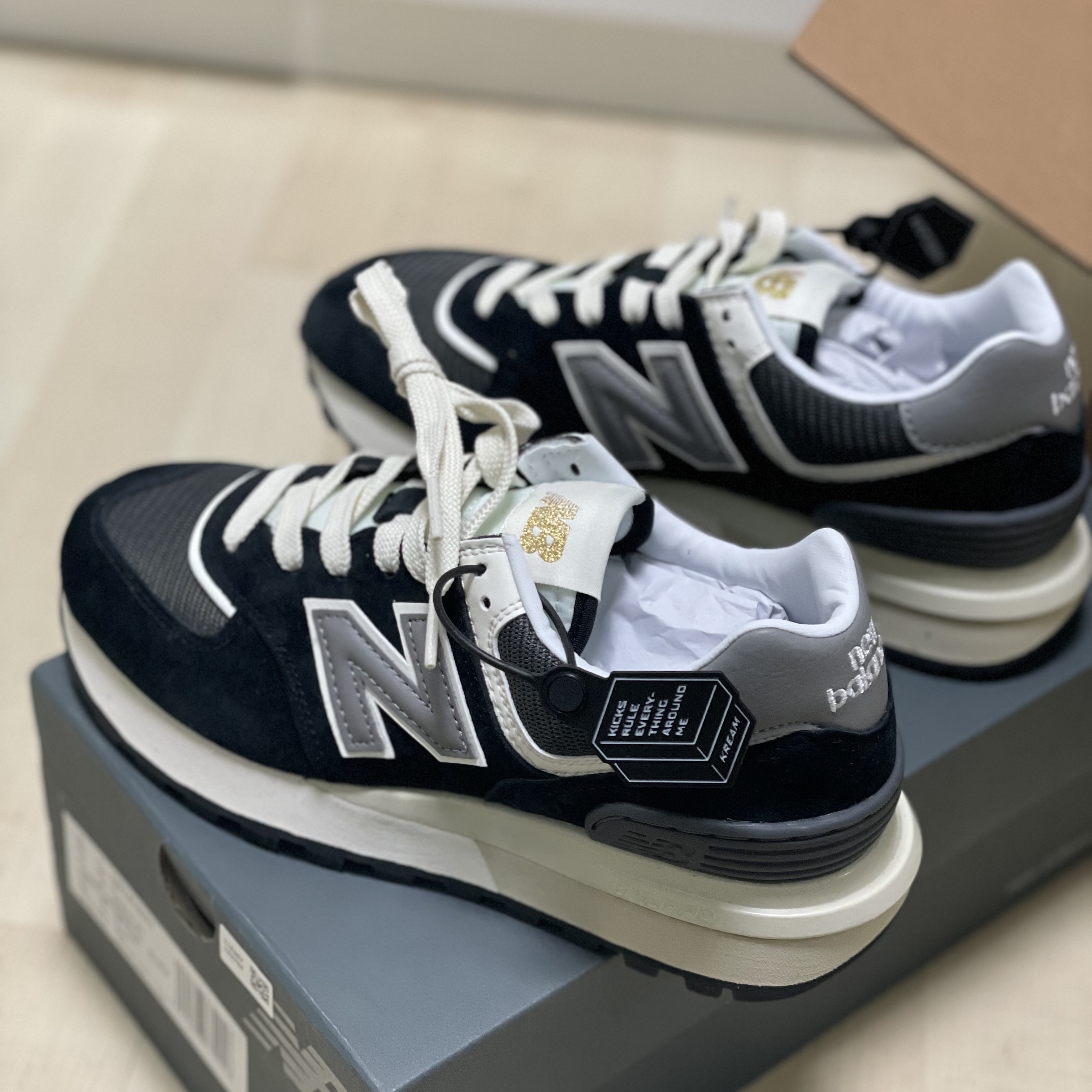 New Balance 574 Legacy Black 착용 스타일