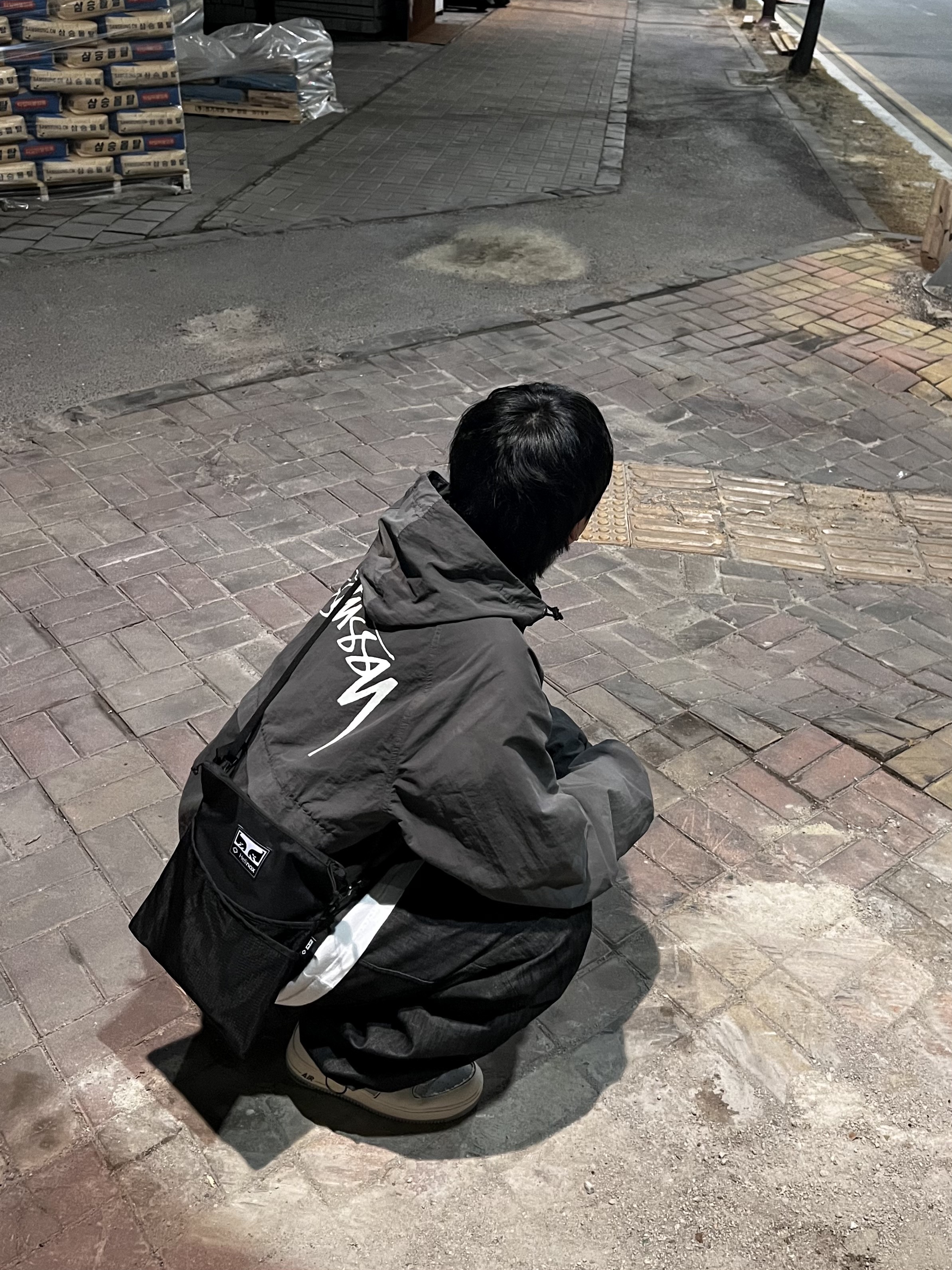 Stussy Wave Dye Beach Shell Jacket Black, Helinox x Obey Sacoche STD 1 Black 착용 스타일